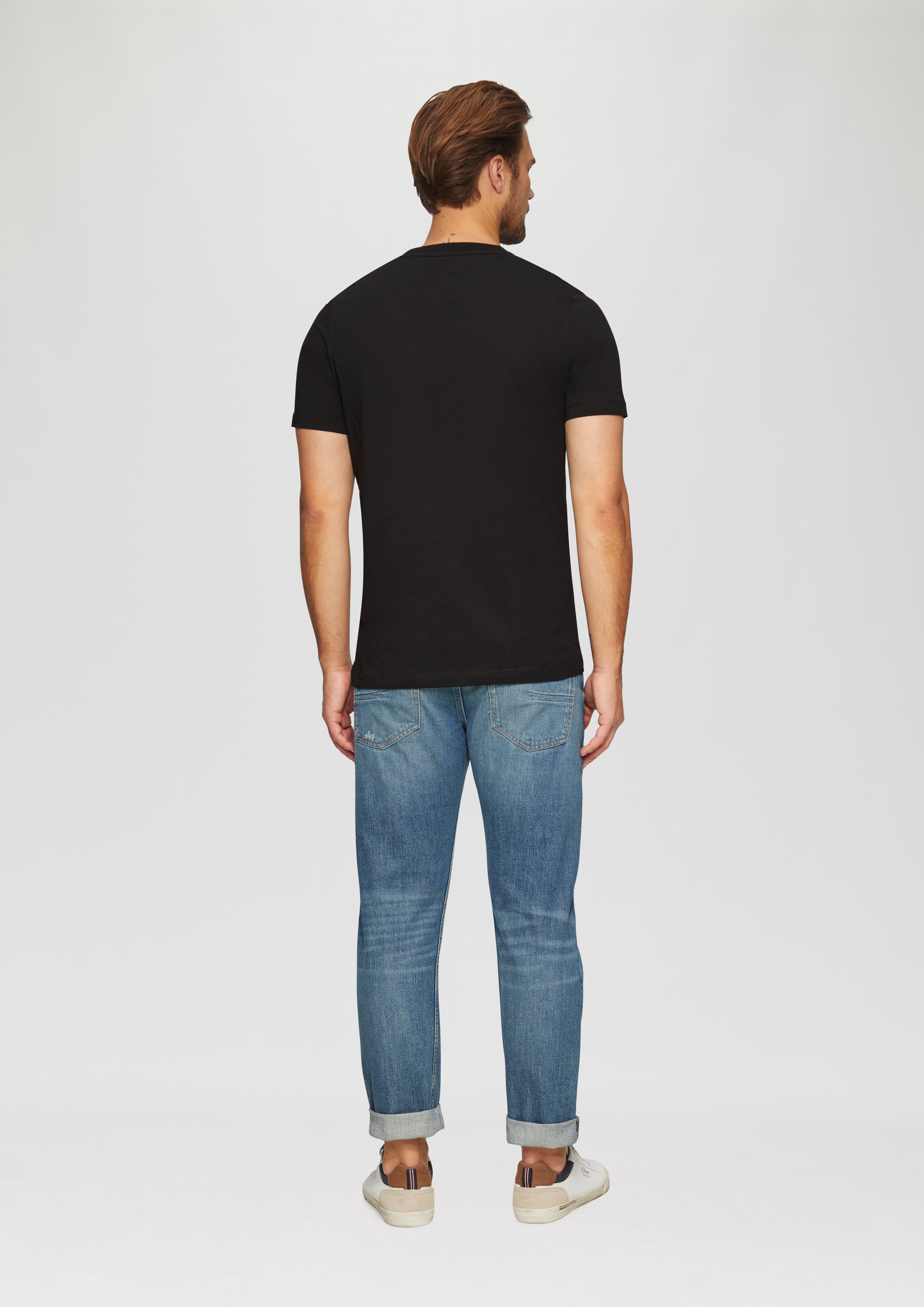 T-shirt in 99D2, 01D2, 01D1, 67D1, 48D2, 99D1 & 83D2