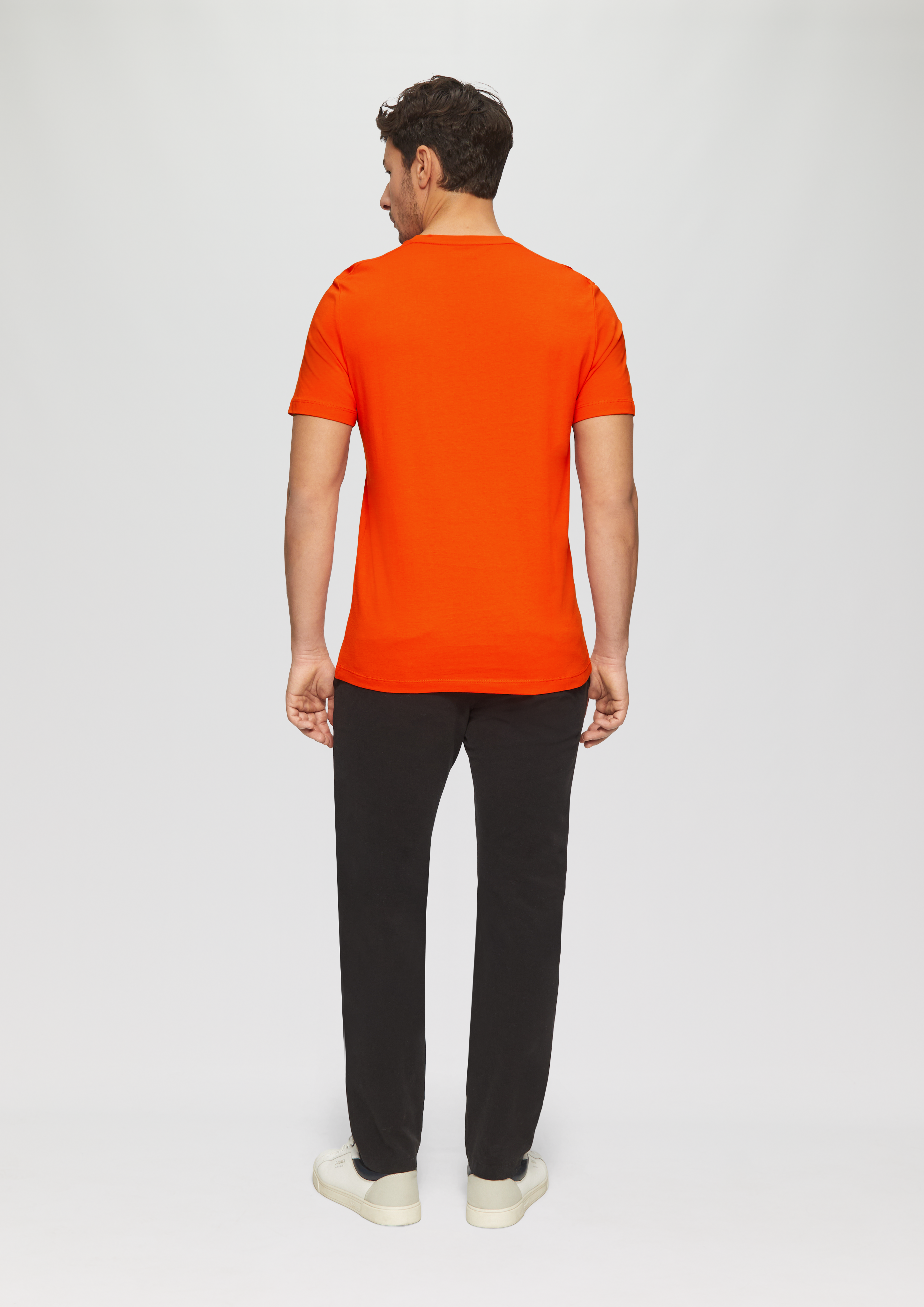 T-shirt in 20D1, 78D1, 56D1, 67D1, 47D1, 01D2, 46D1, 79D2, 48D1, 99D2 & 80D1