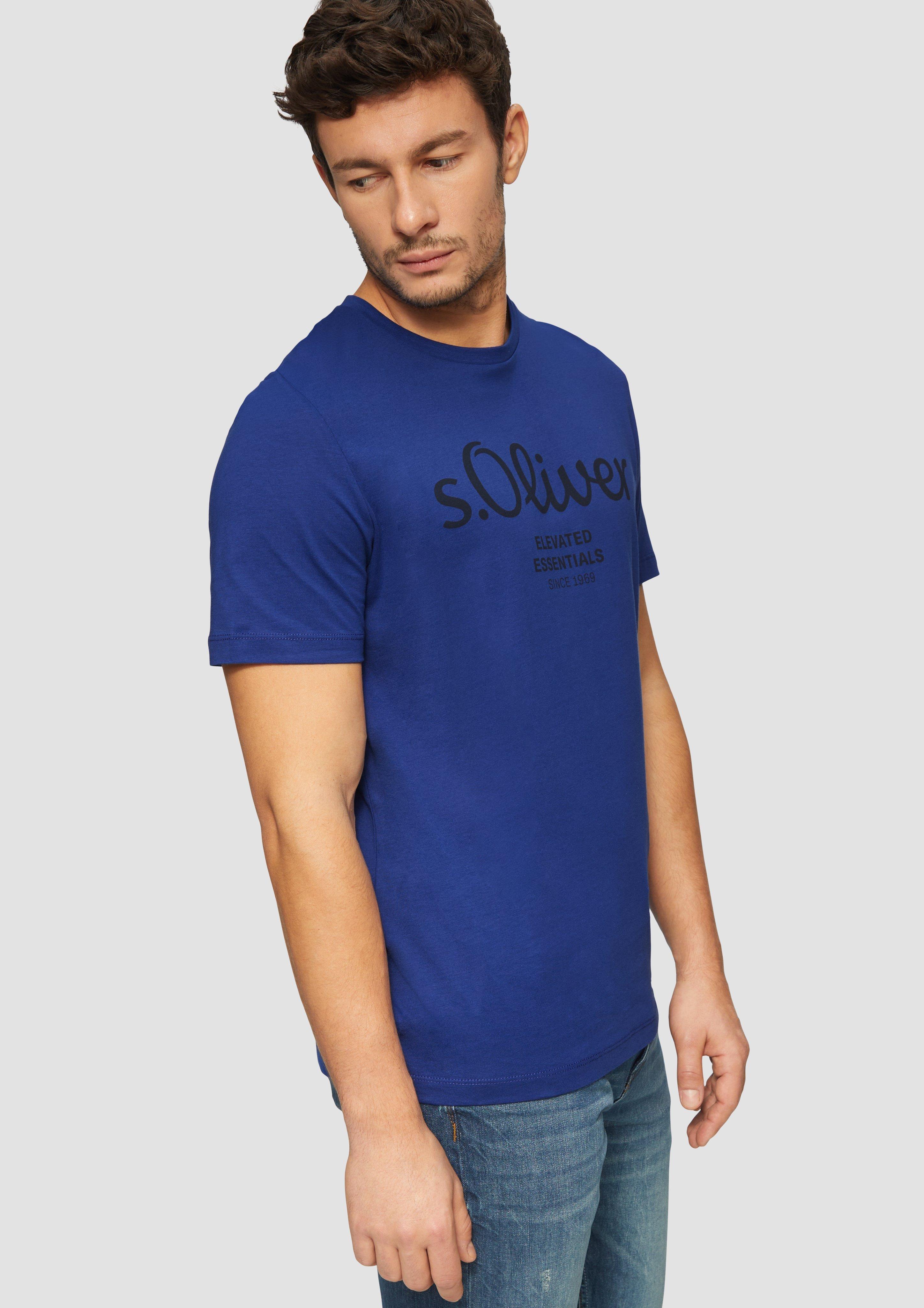 T-shirt in 56D1, 78D1, 67D1, 47D1, 01D2, 46D1, 79D2, 48D1, 99D2 & 80D1