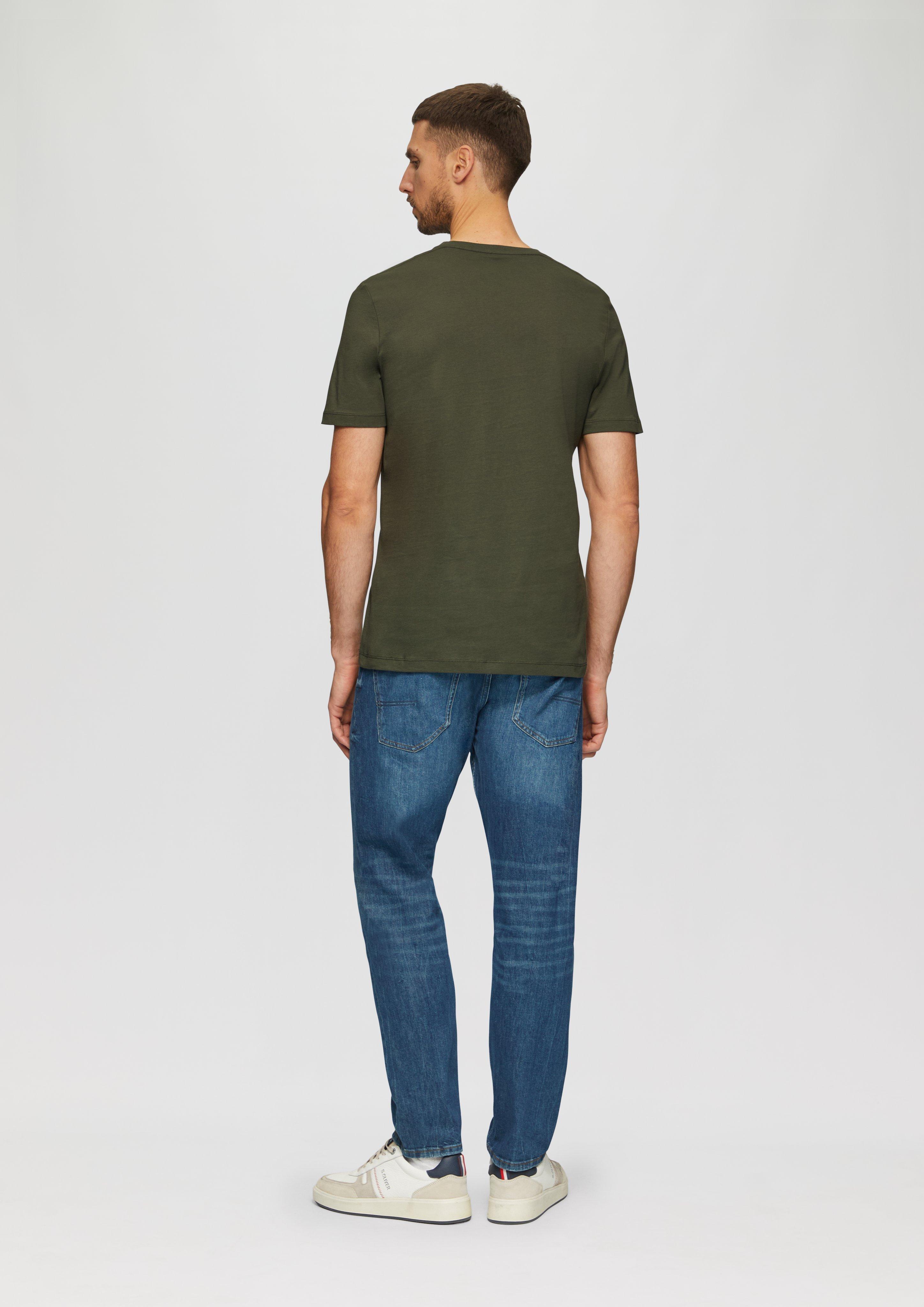 T-shirt in 79D2, 78D1, 56D1, 67D1, 47D1, 01D2, 46D1, 48D1, 99D2 & 80D1