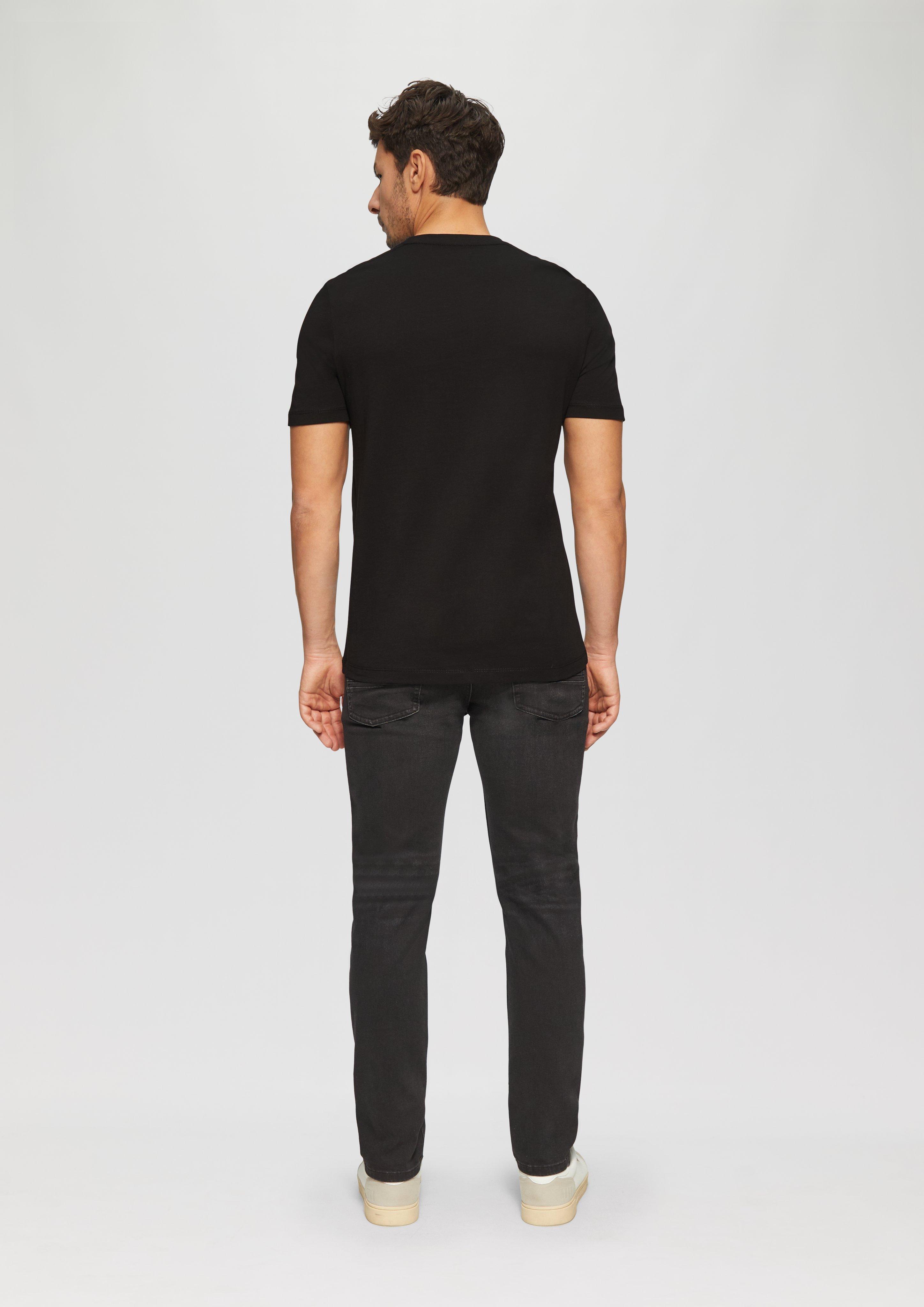 T-Shirt in 99D2, 78D1, 56D1, 67D1, 47D1, 01D2, 46D1, 79D2, 48D1 & 80D1