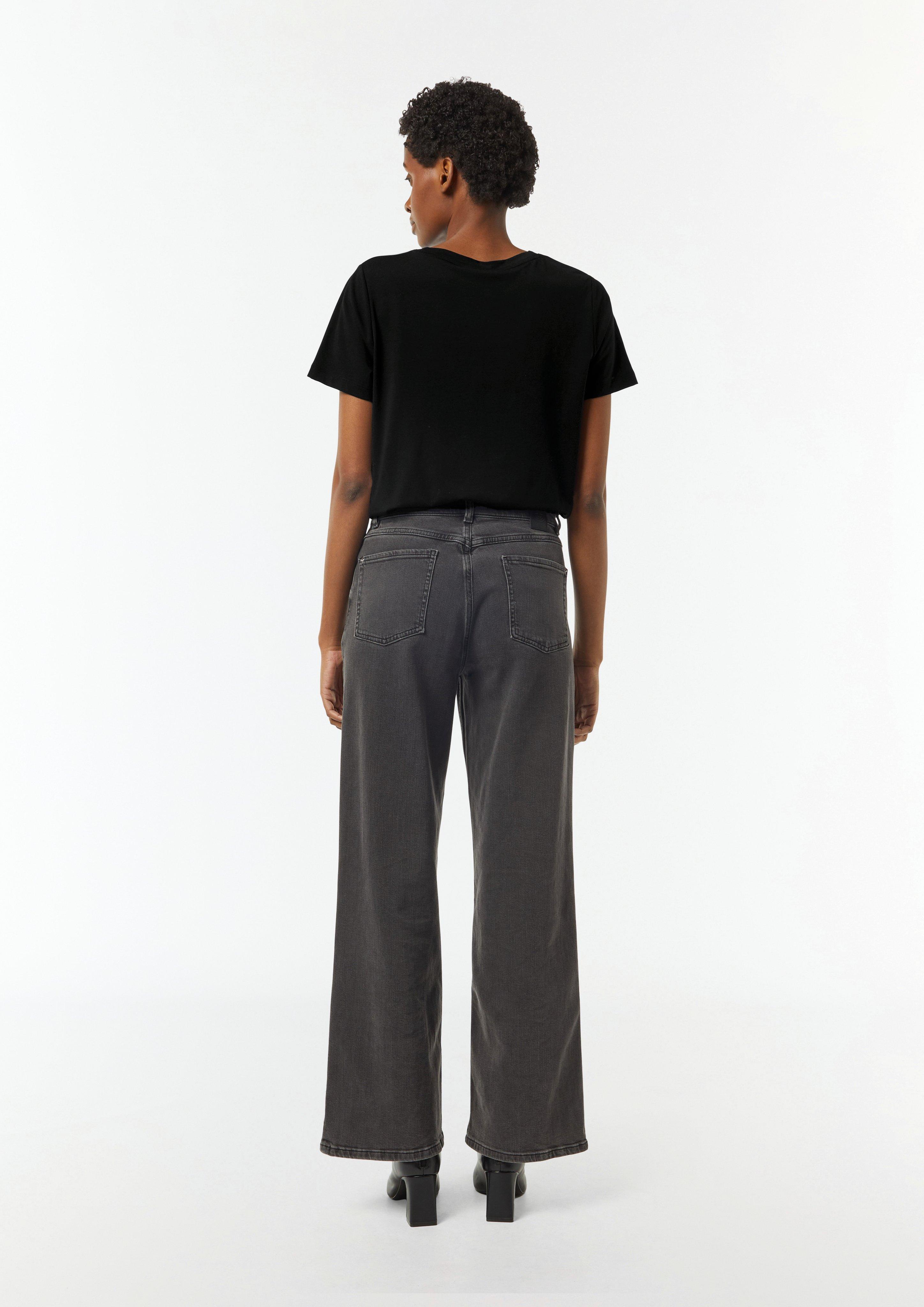 T-Shirt in 99D1 & 40D2