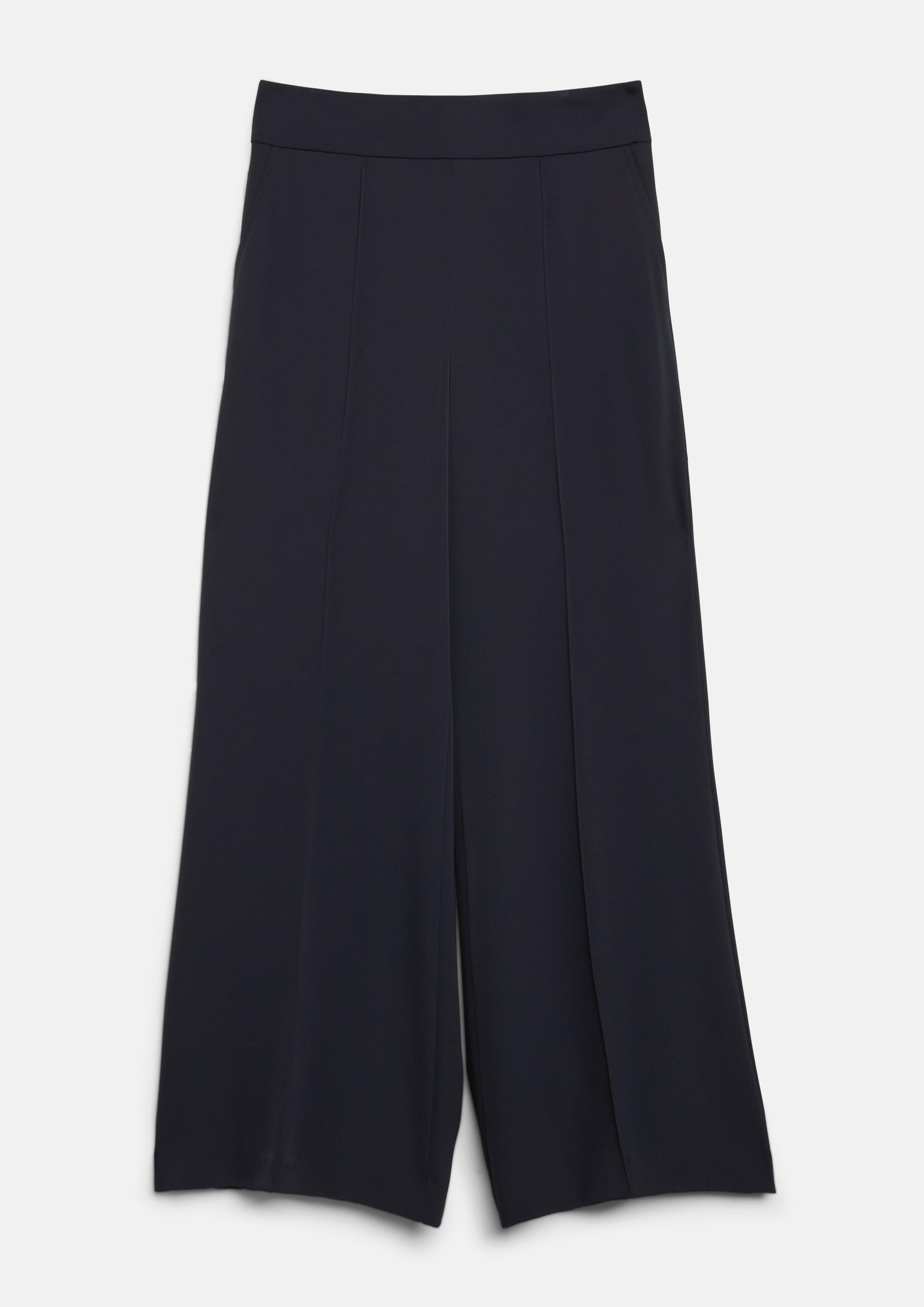 Wideleg Travel-Hose mit Biesen und elastischem Bund hinten in navy von COMMA