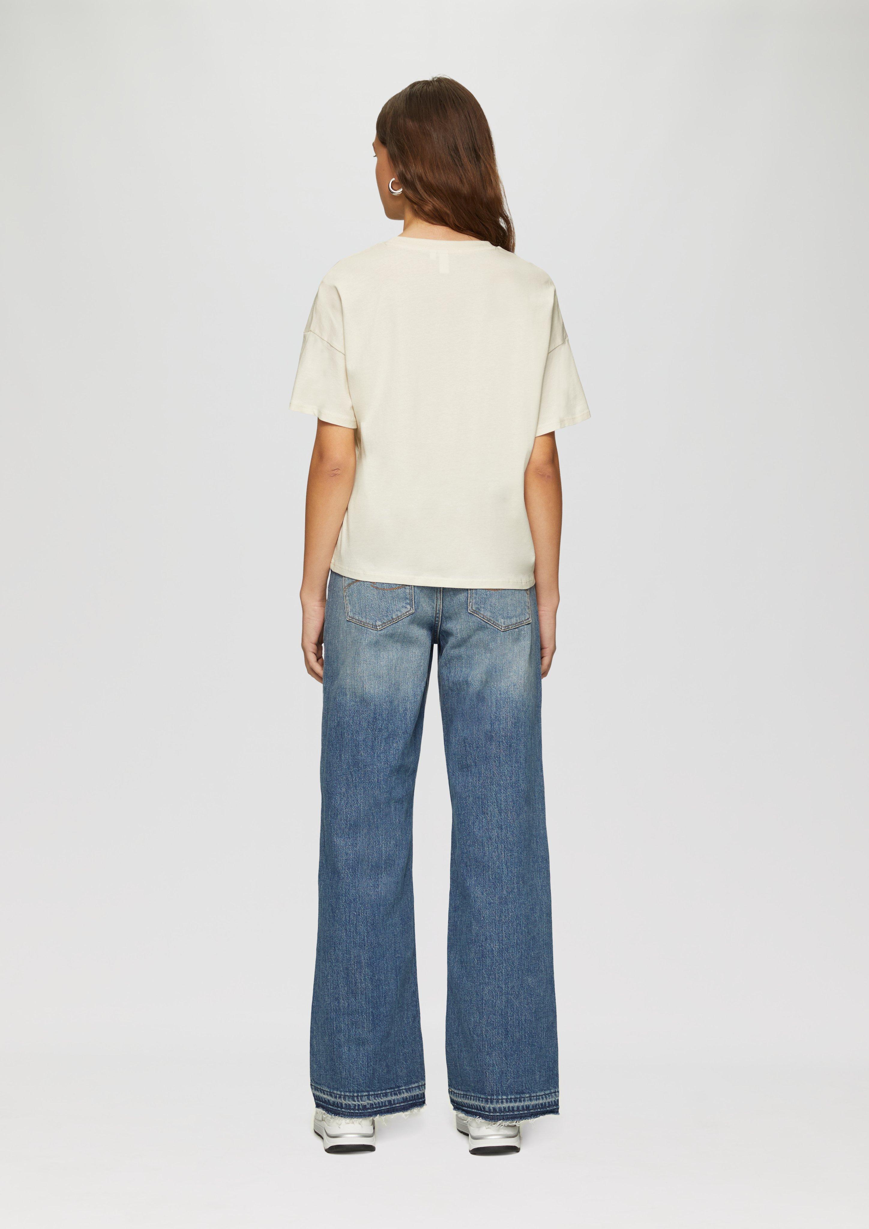 T-Shirt in 05D1 & 58D0