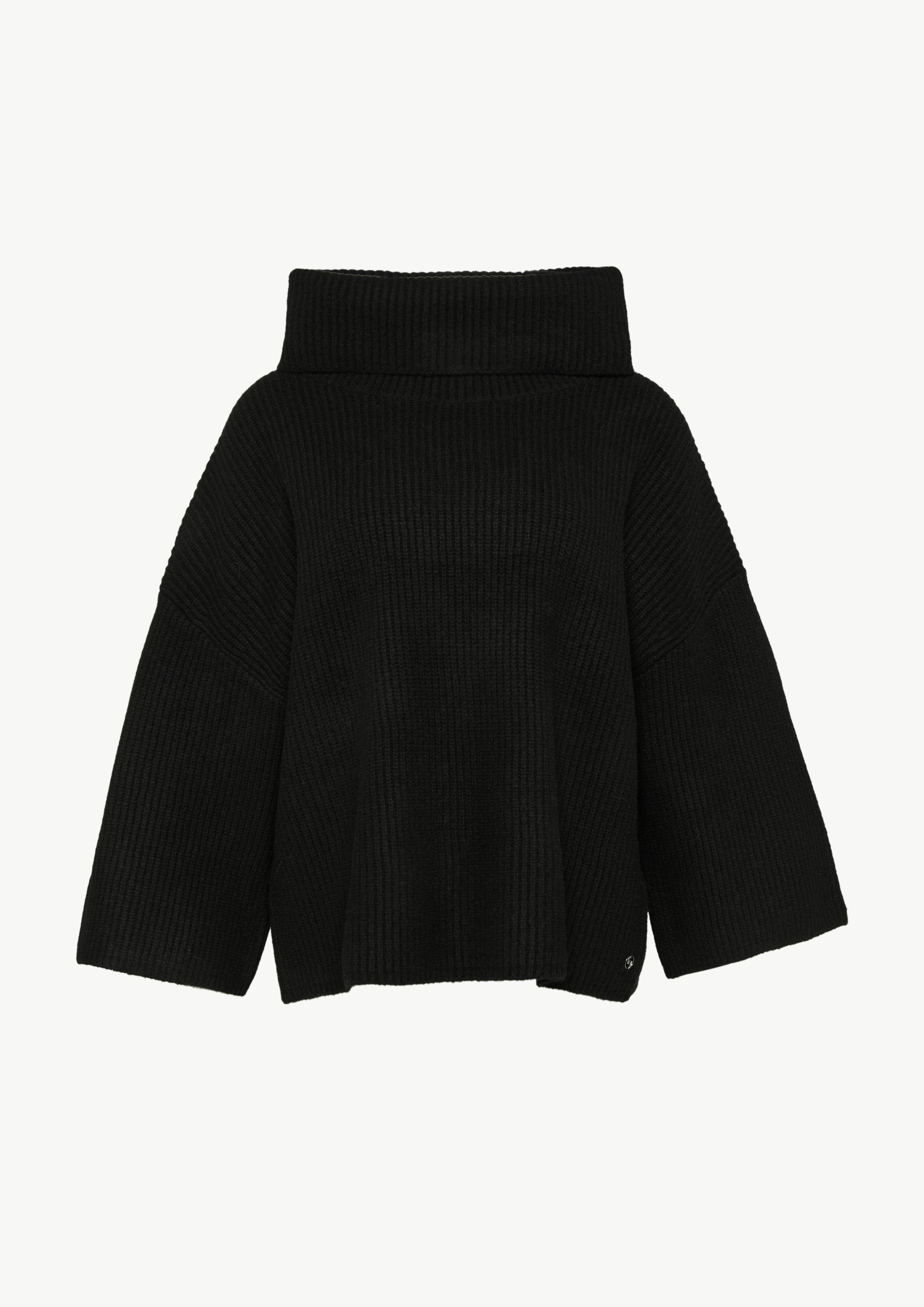 Thumbnail - Indoor-Poncho