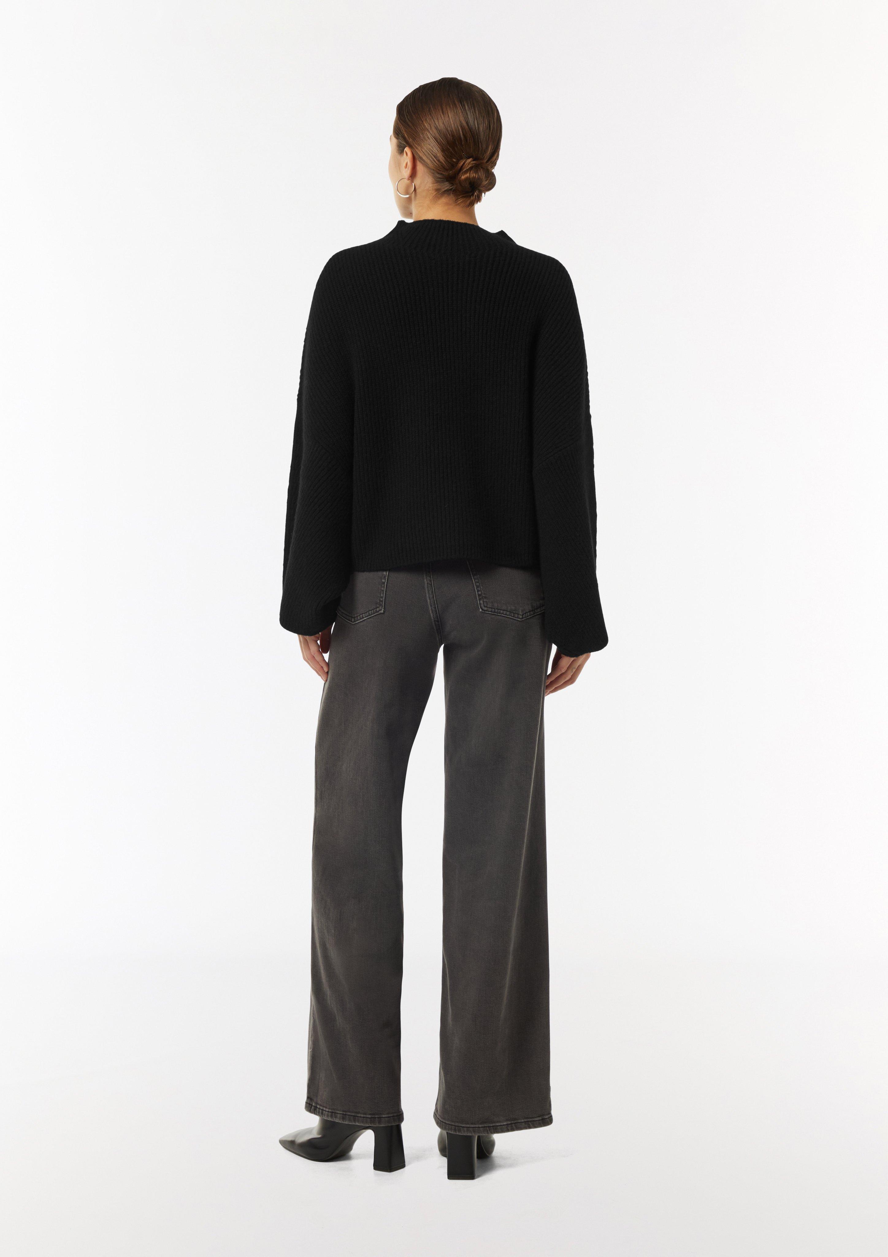 Indoor poncho in 9999 & 4090