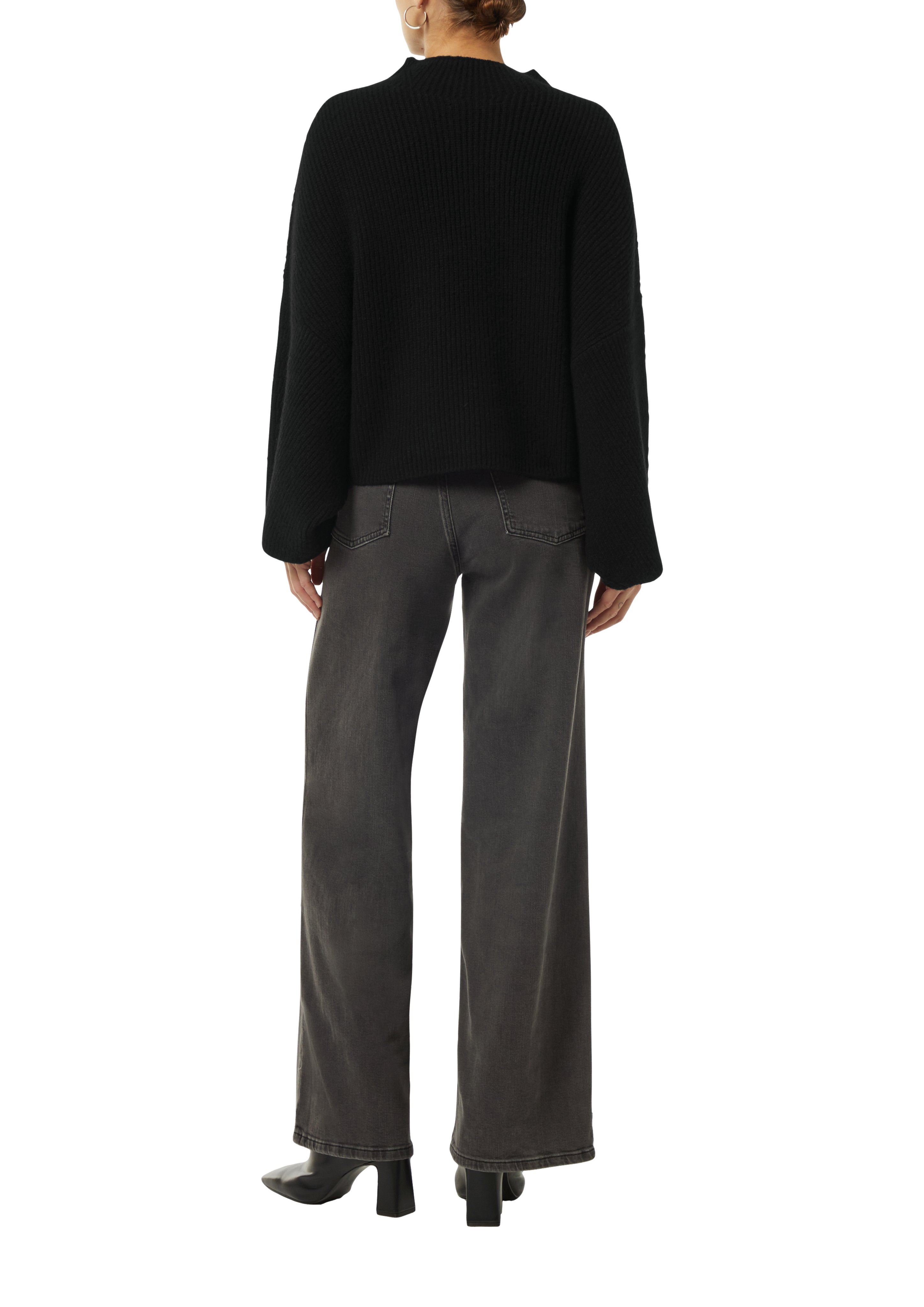 Thumbnail - Indoor-Poncho