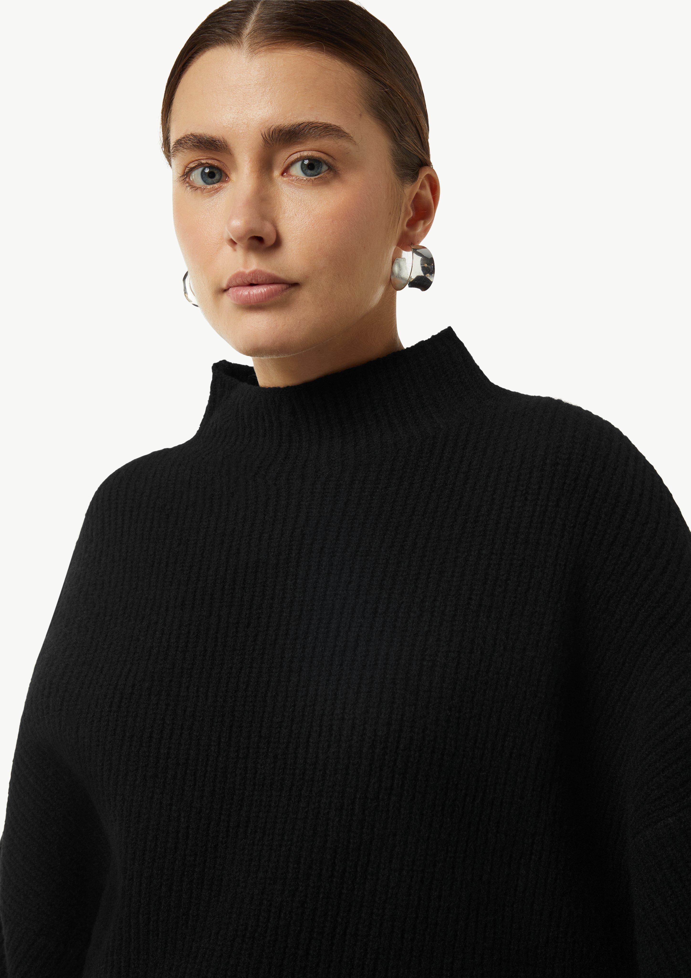 Indoor poncho in 9999 & 4090