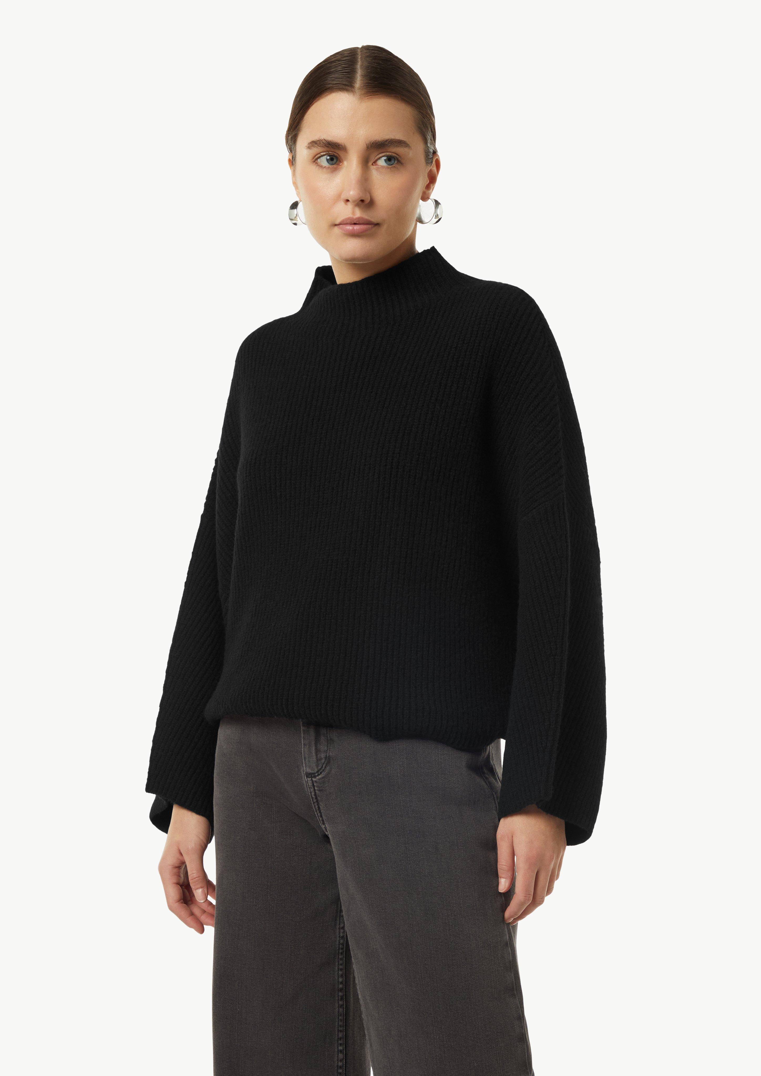 Indoor poncho in 9999 & 4090