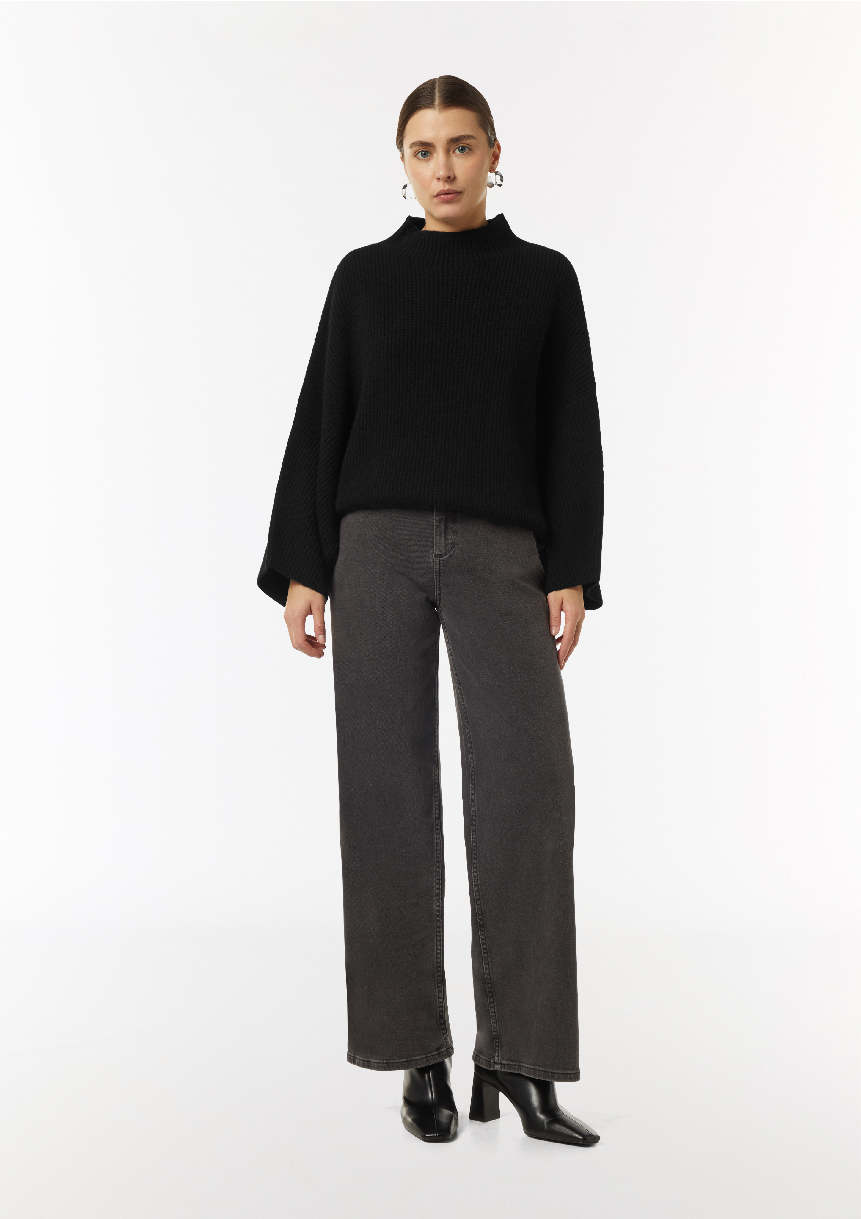 Indoor poncho in 9999 & 4090