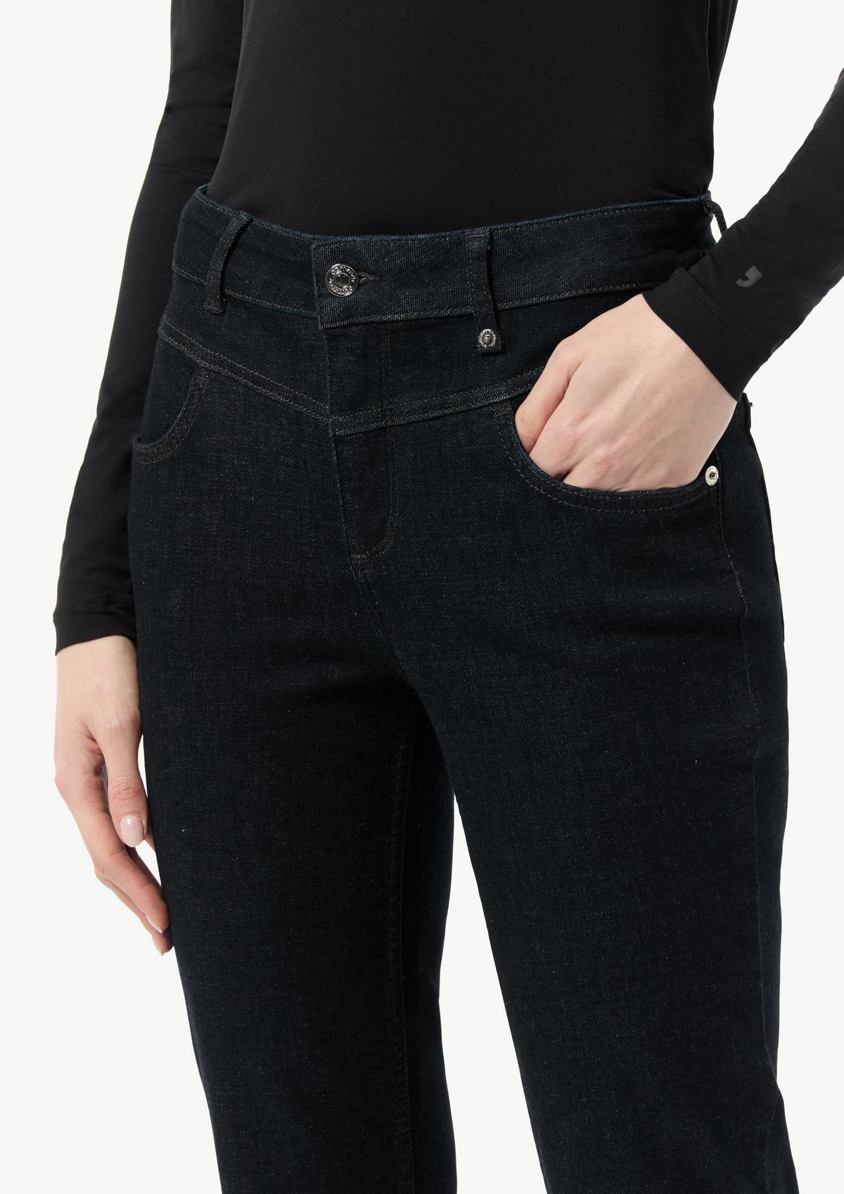 comma Jeans with a slim leg