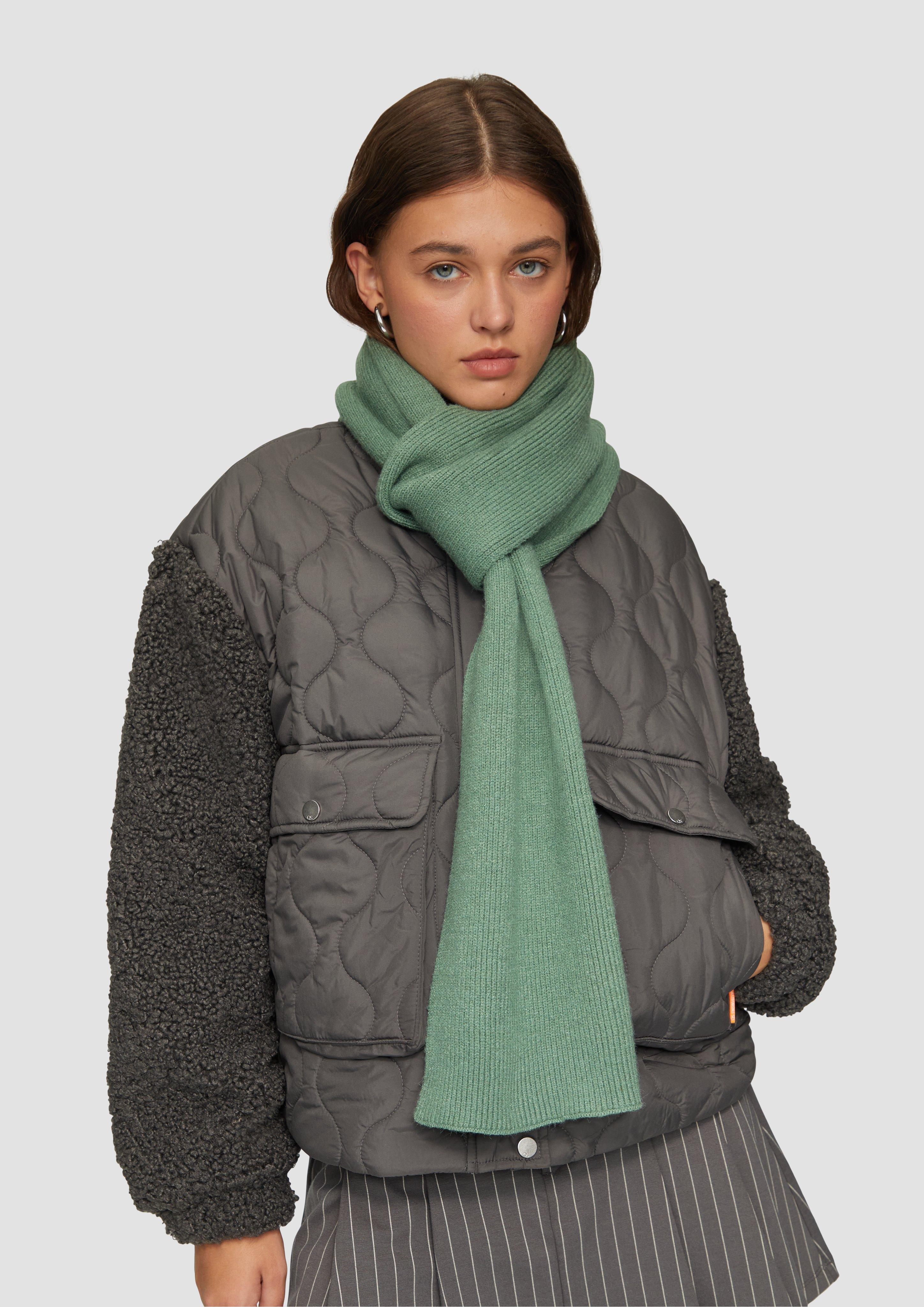 Šátek in 6575, 9999 & 4988