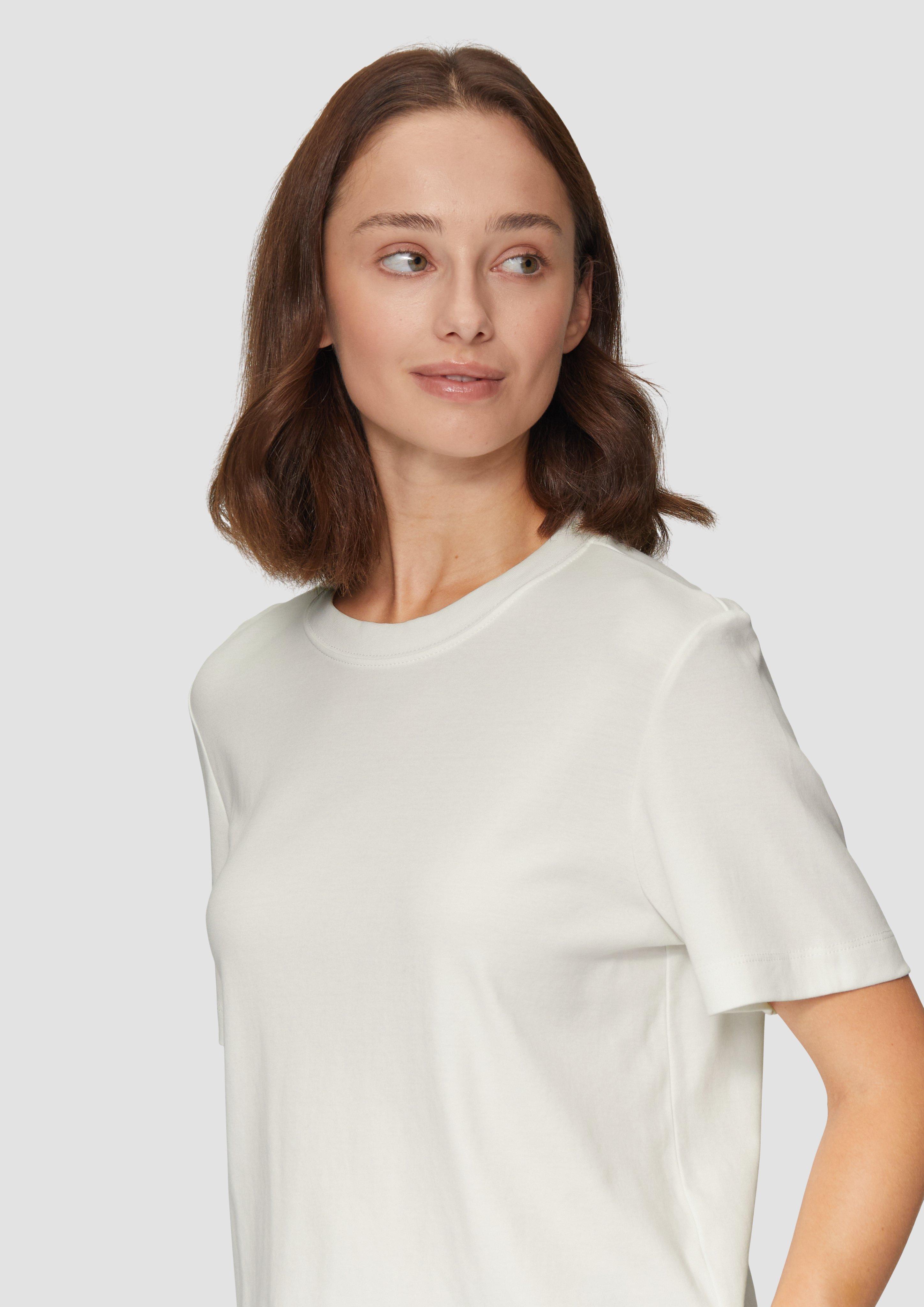 T-shirt in 0210 & 4703