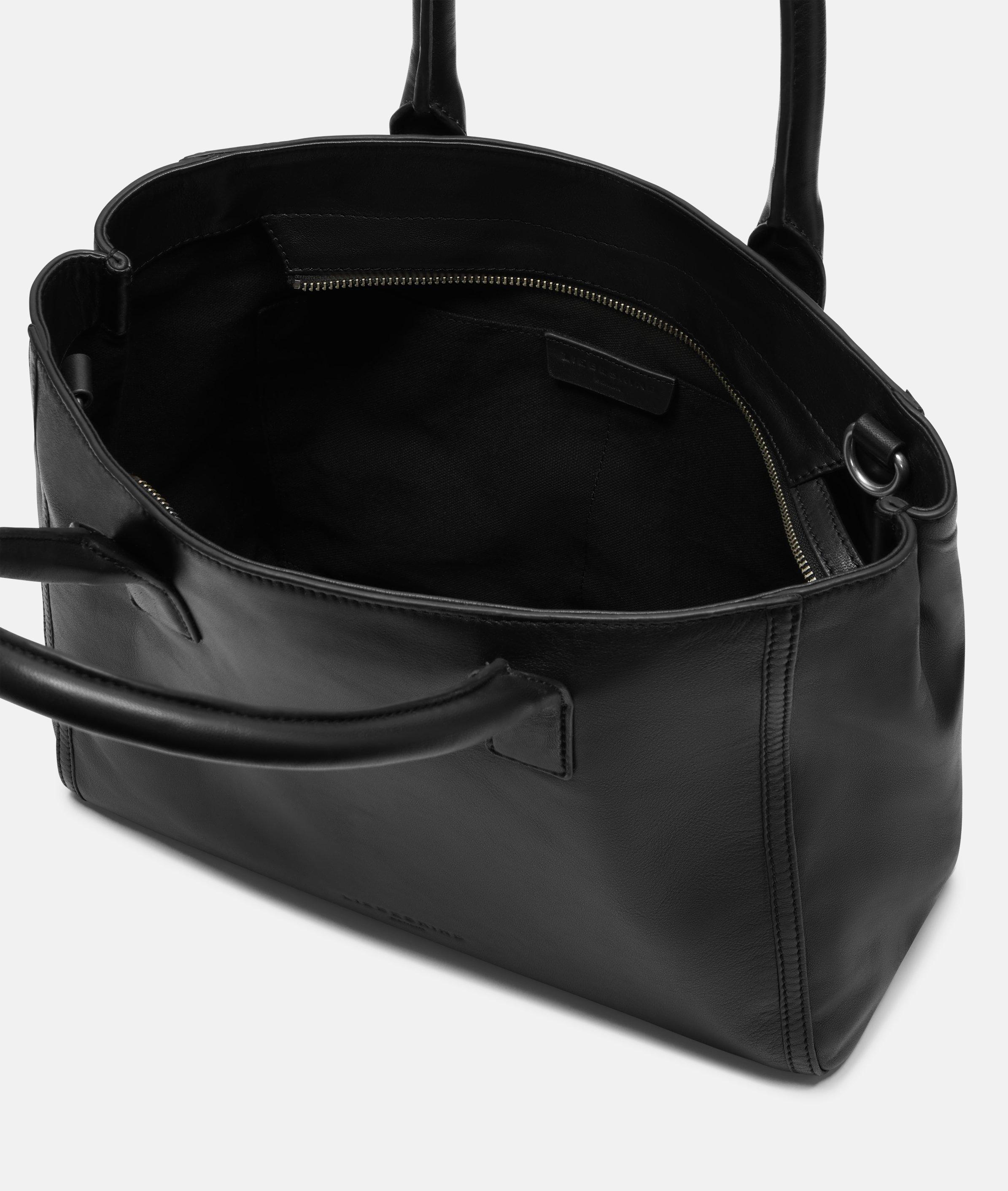 Shopper M in black