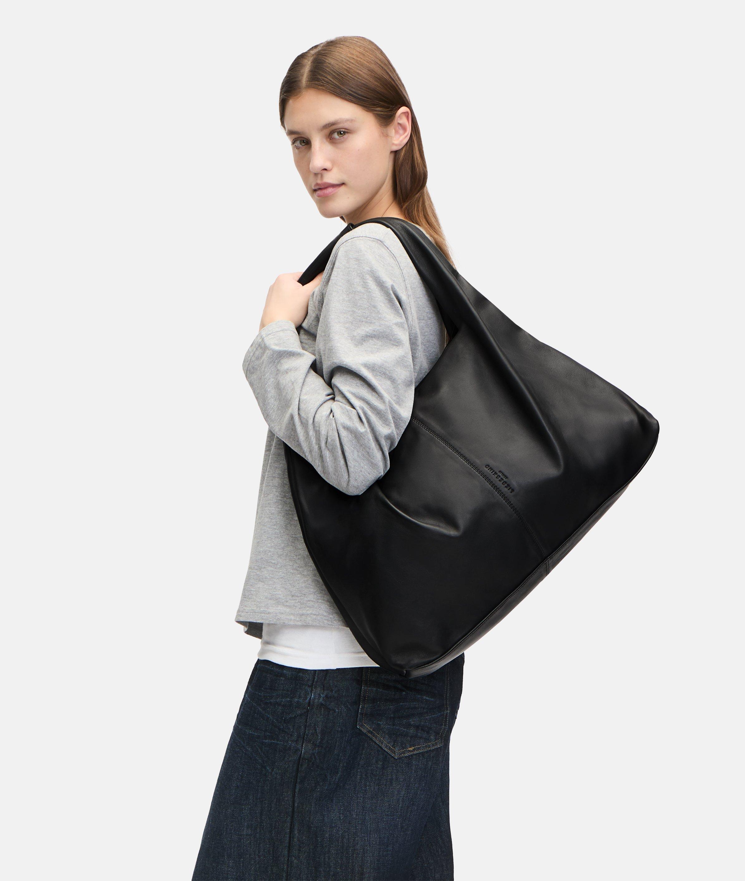 Scarlet Satchel L in schwarz