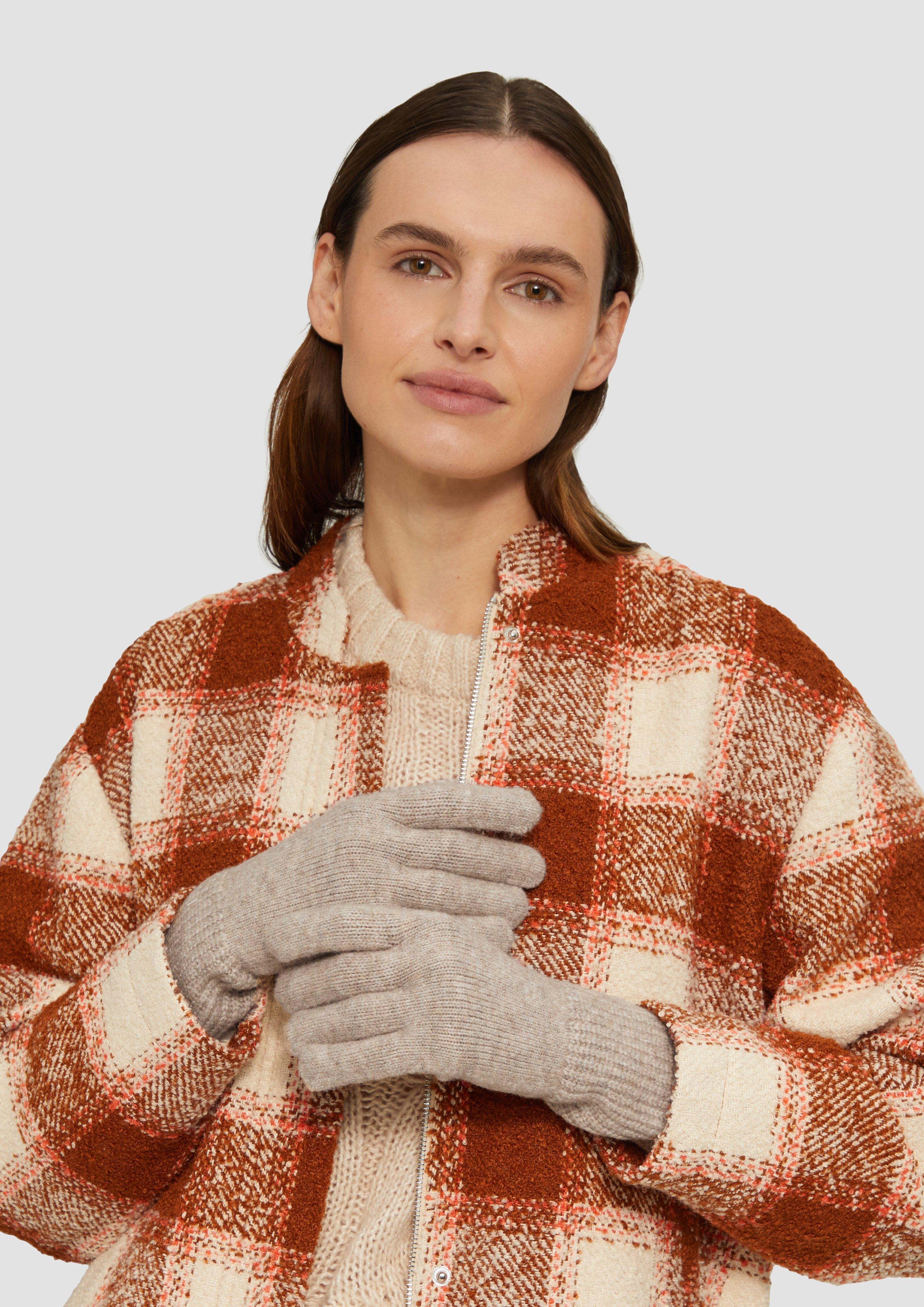 Gloves in 83W3 & 2586