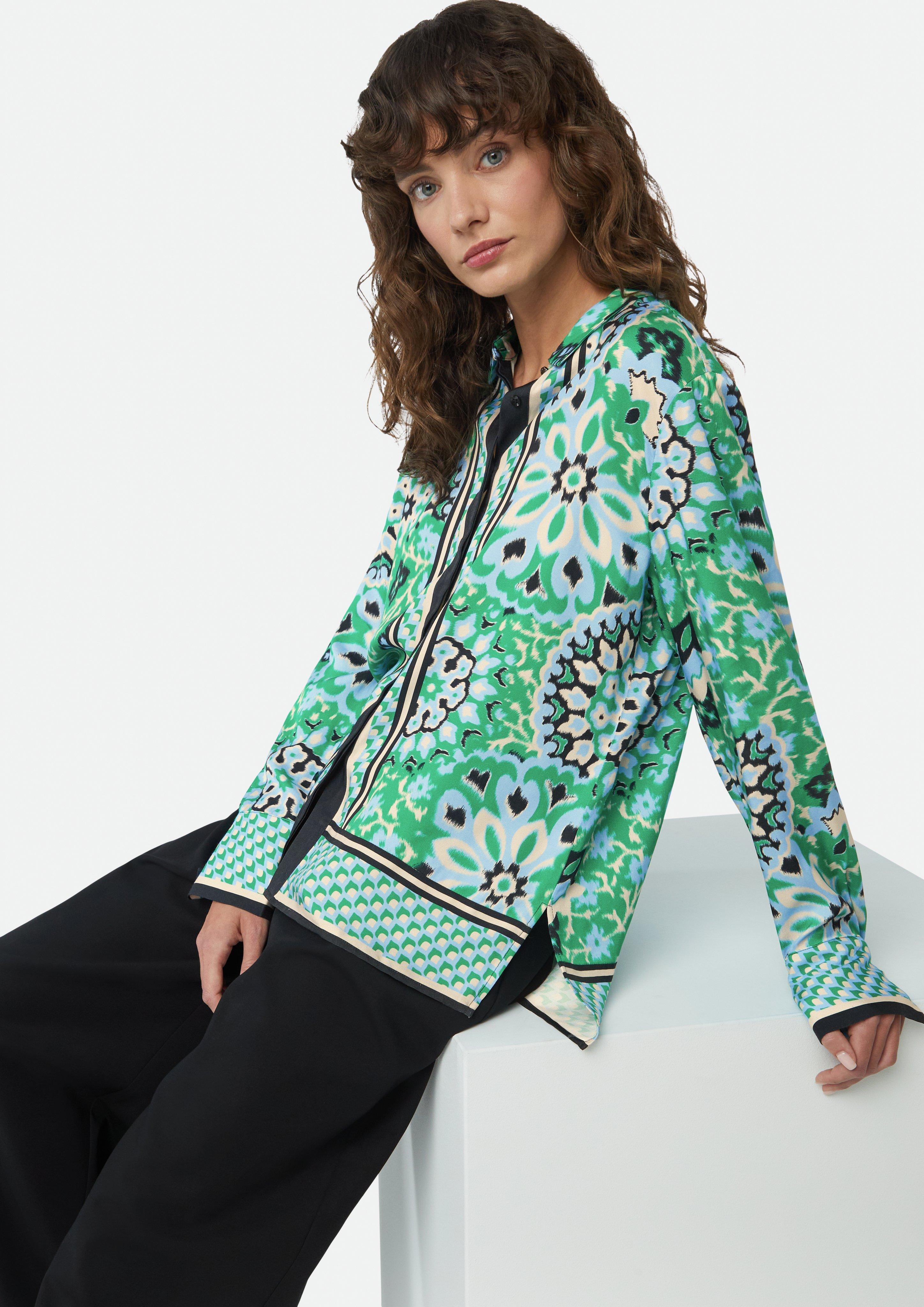 Flowing shirt blouse with concealed button placket and an Flowing shirt blouse with concealed button placket and an