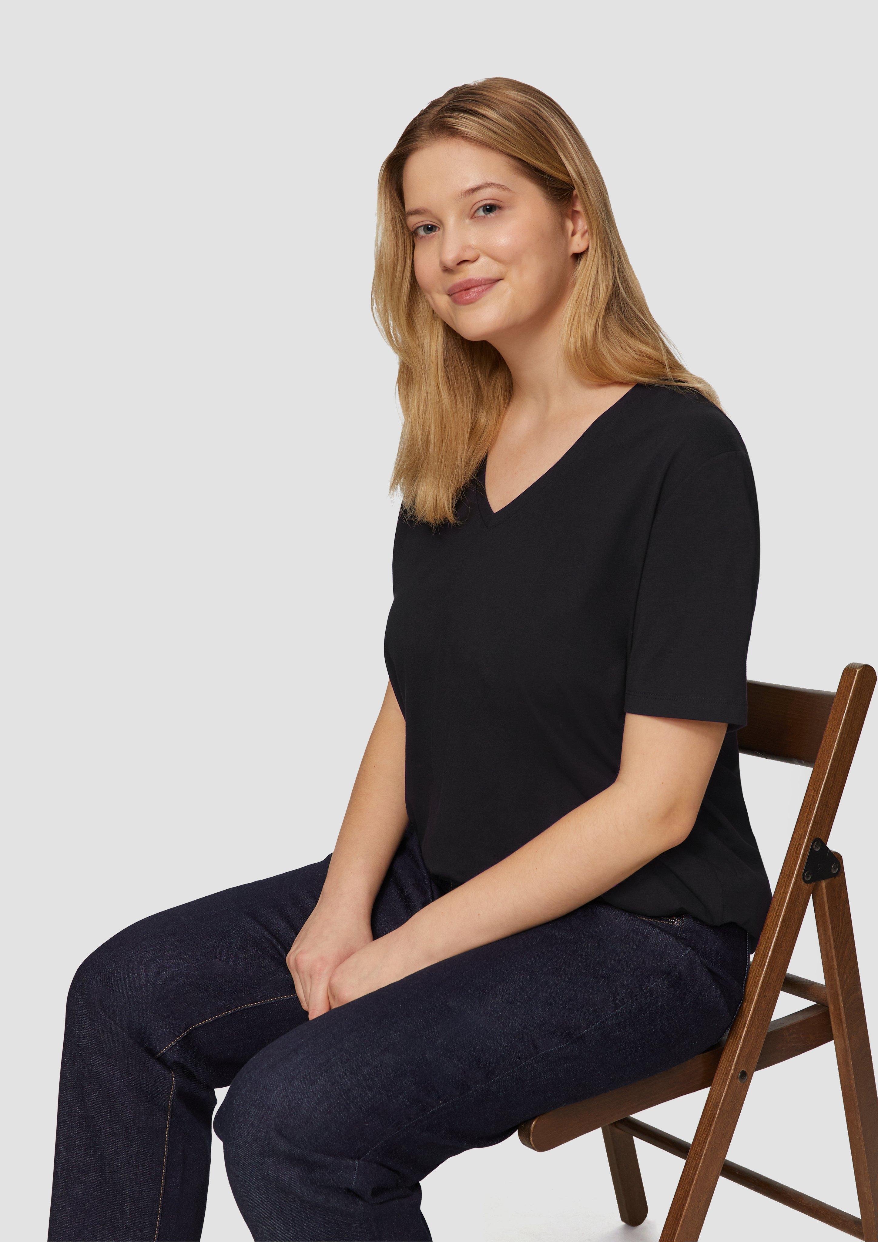 T-shirt in 9999 & 0100