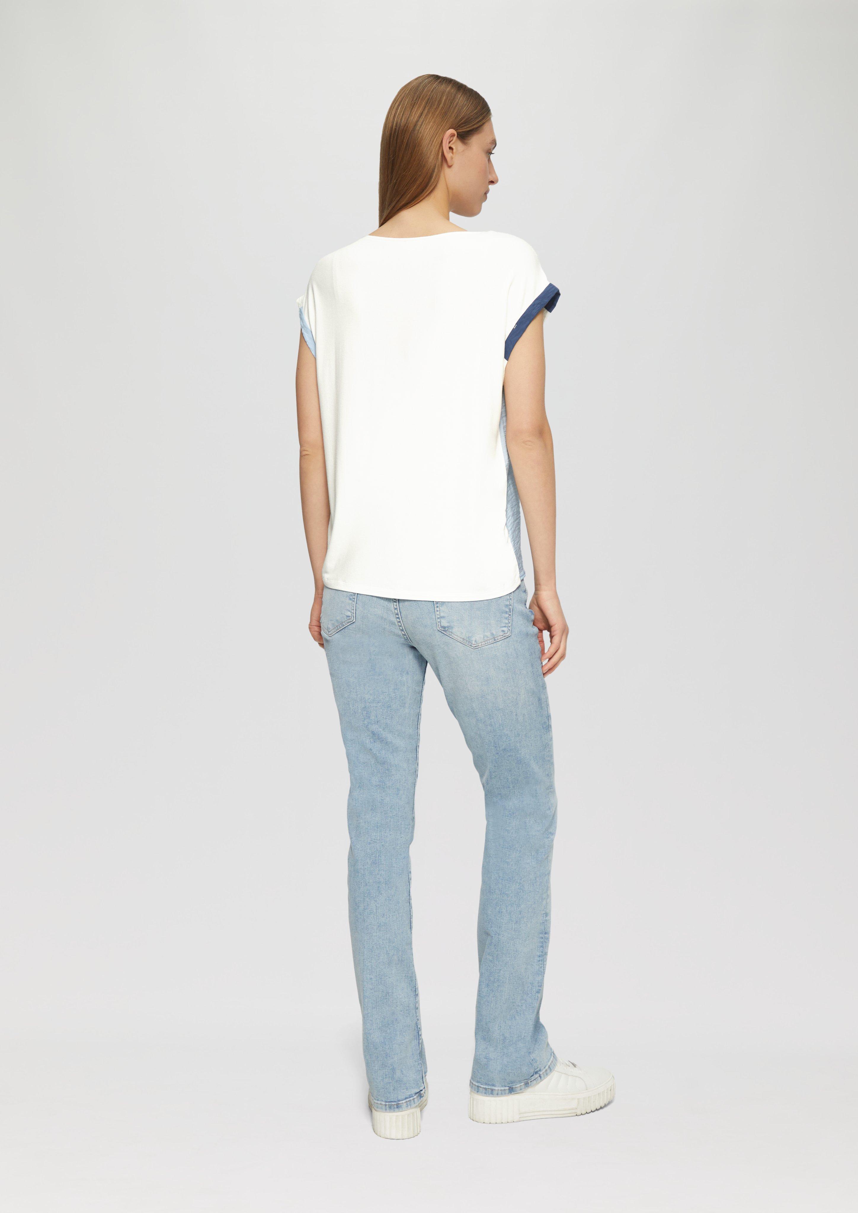 T-Shirt in 02E1 & 99D0