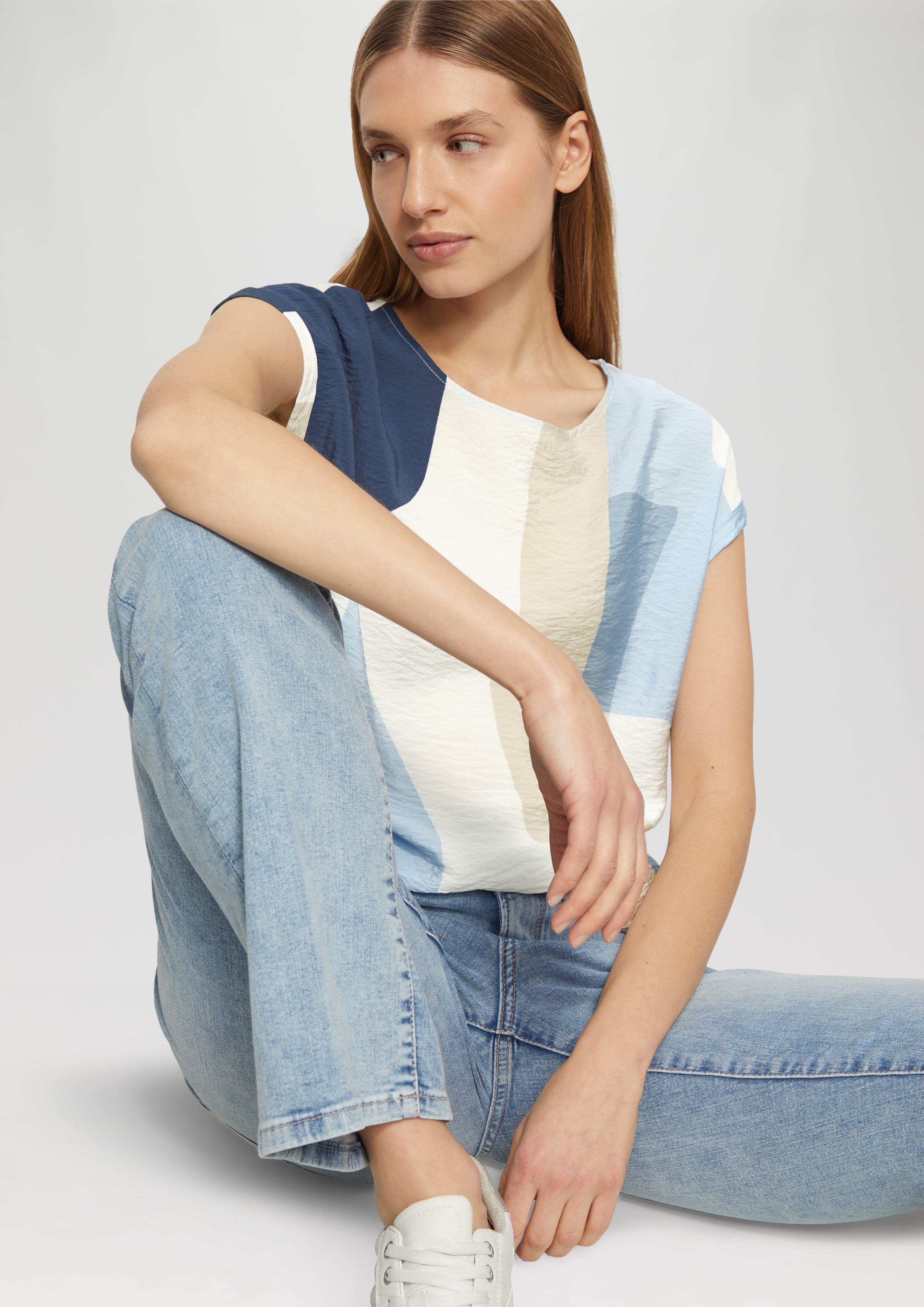 T-Shirt in 02E1 & 99D0