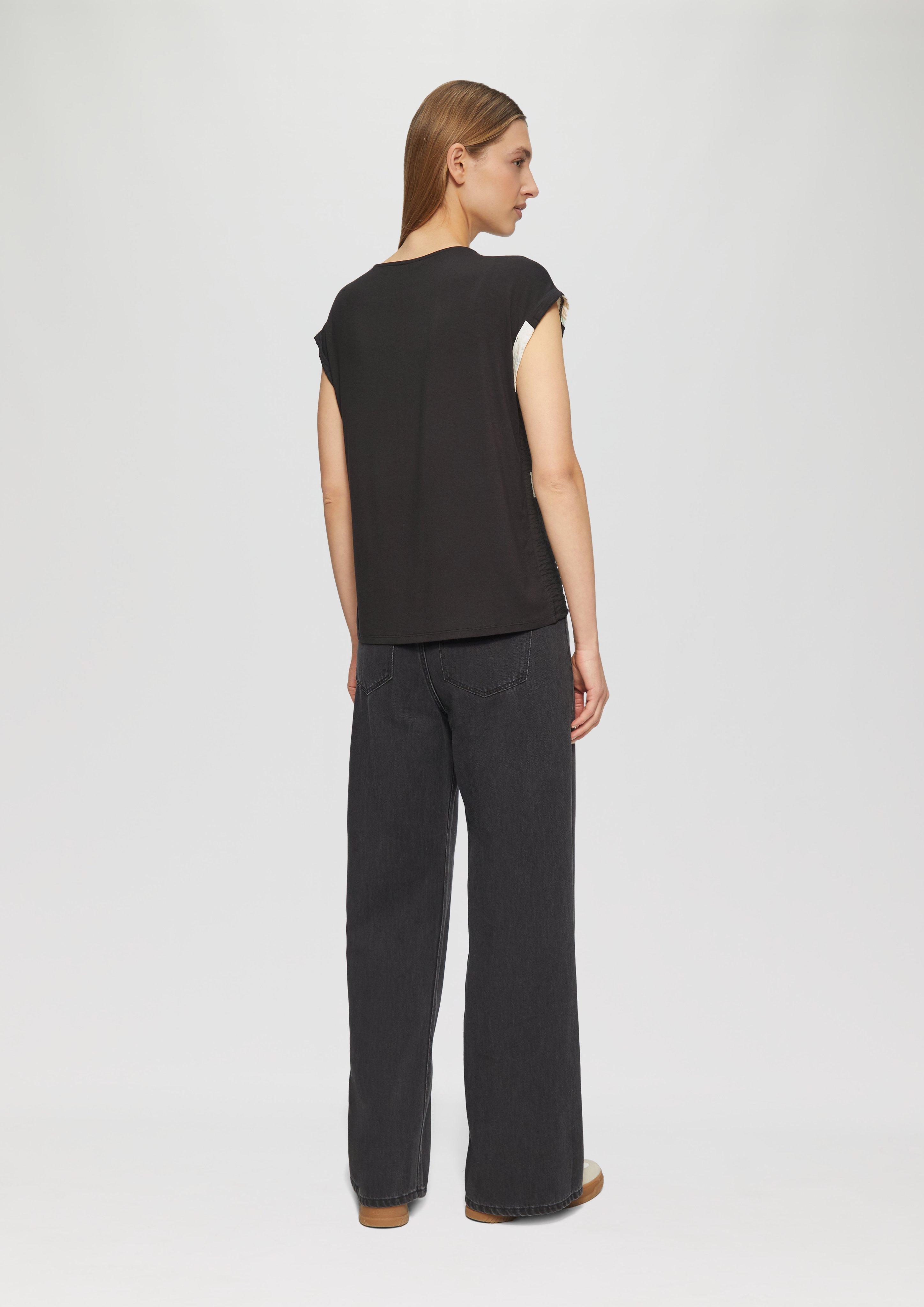 T-shirt in 99D0 & 02E1