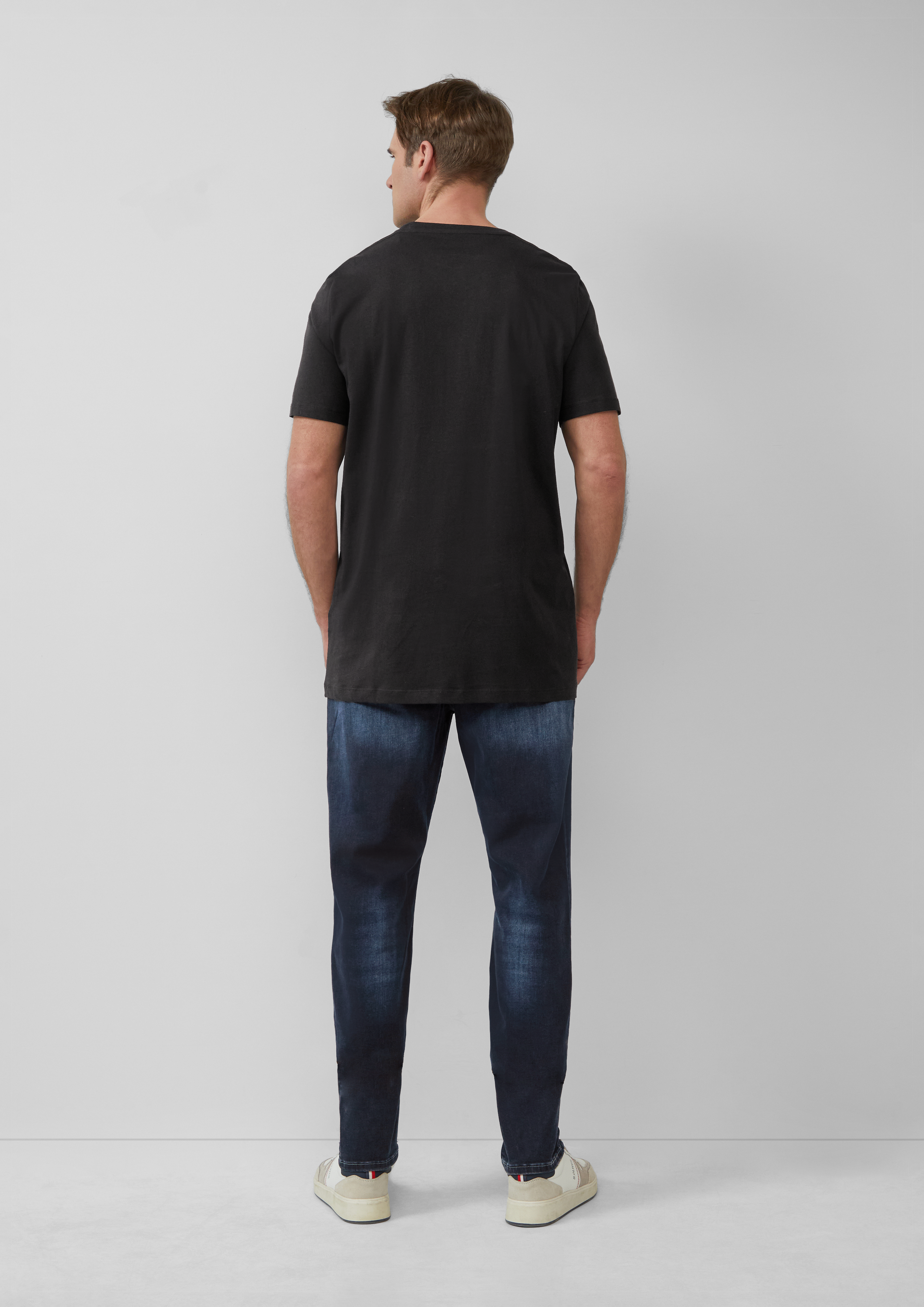 T-shirt in 99D1, 47D1 & 56D1