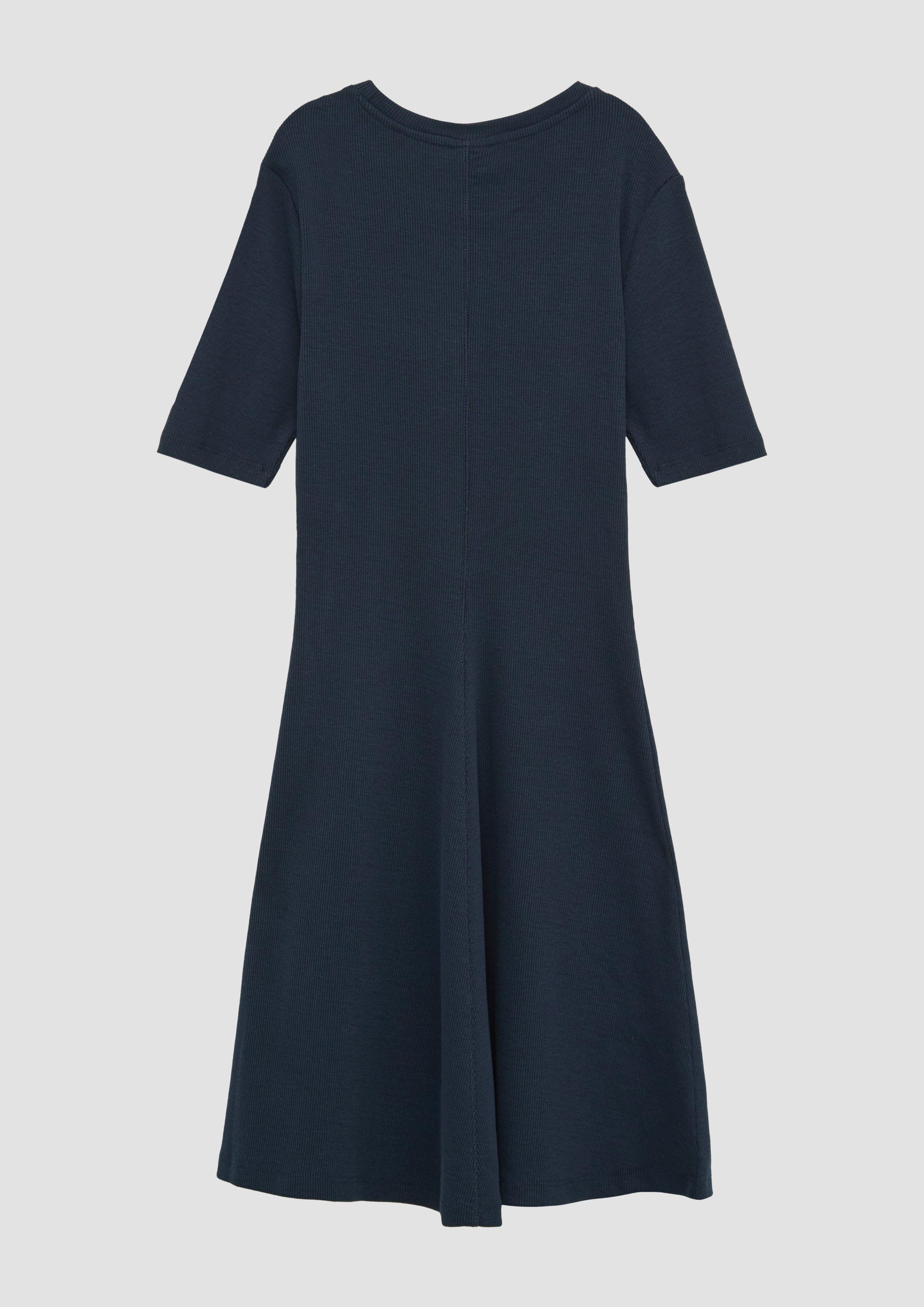 Kleid in 5952 & 53A1