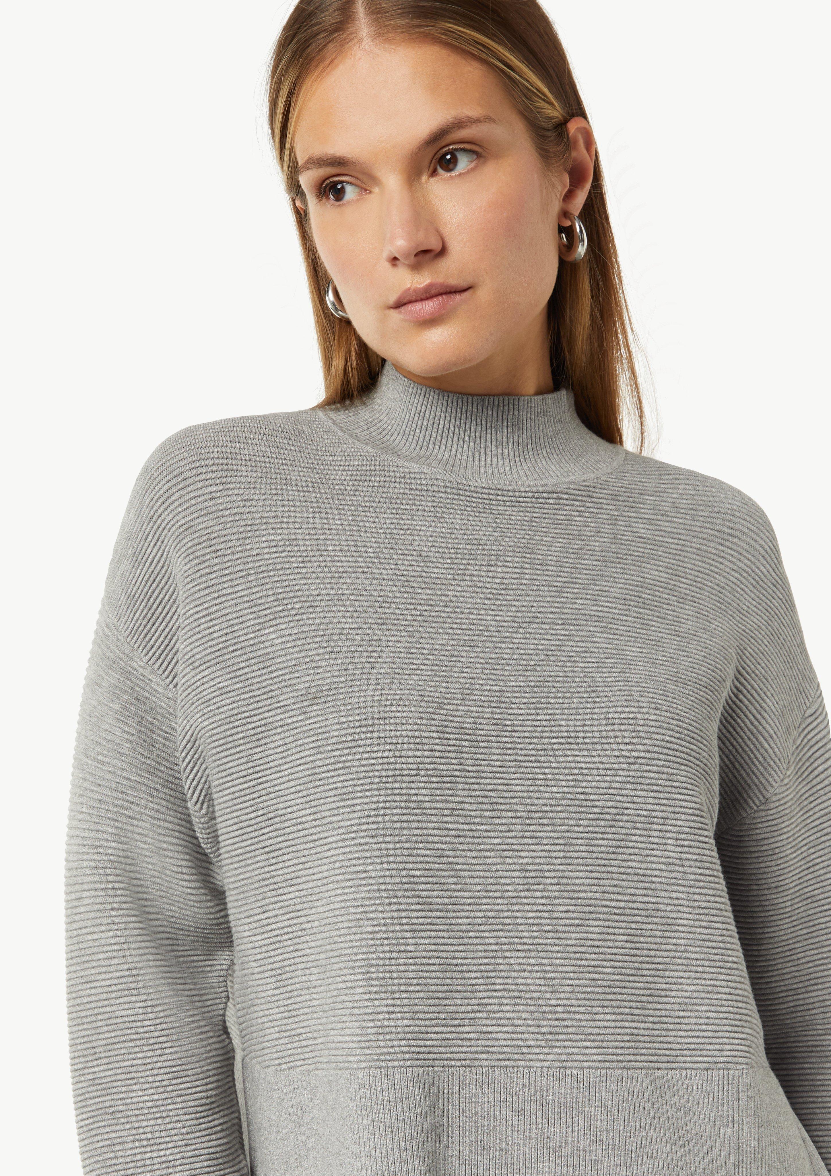 Knitted pullover in 9700