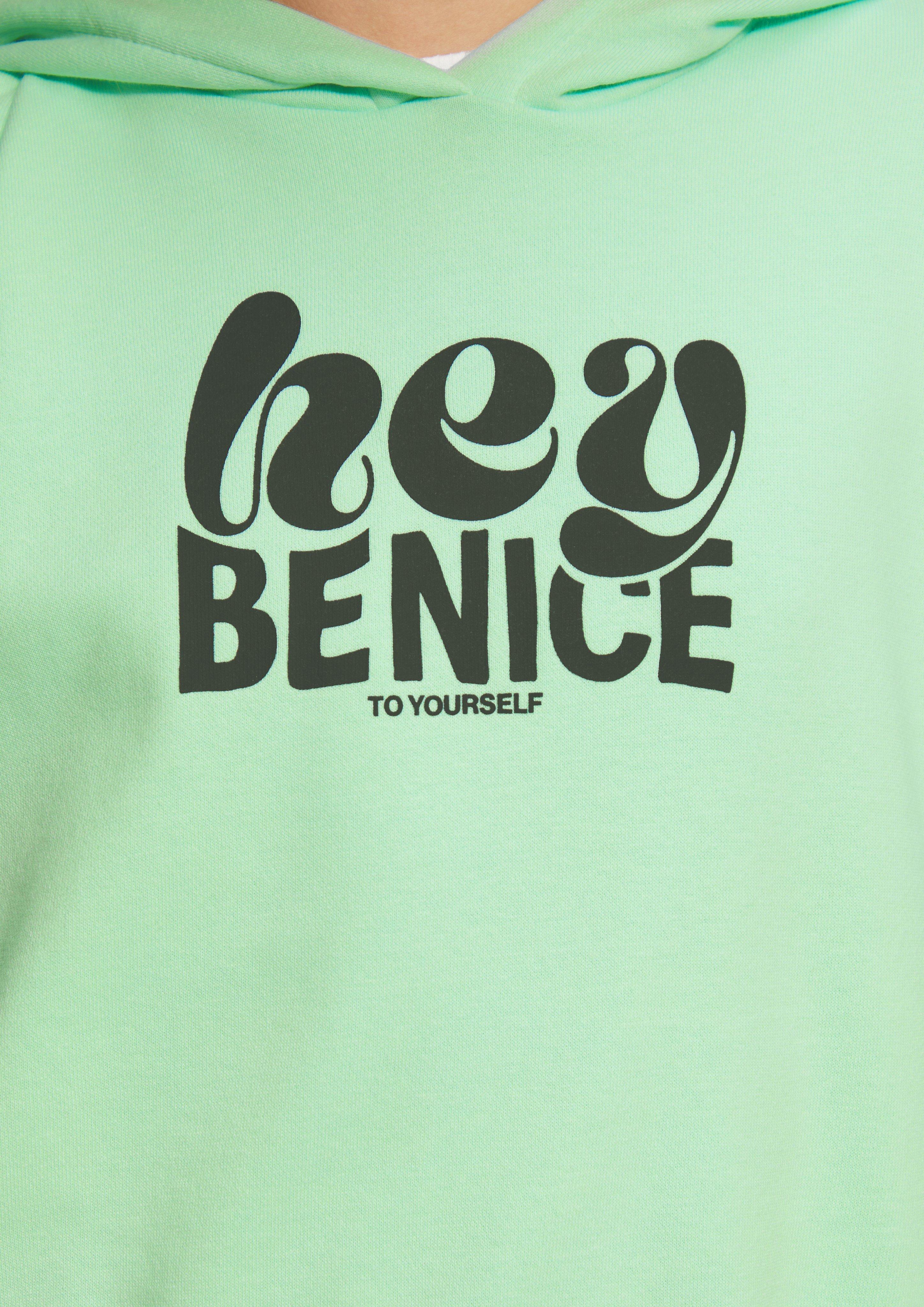 Sweatshirt in 6080, 1120, 4062 & 5327