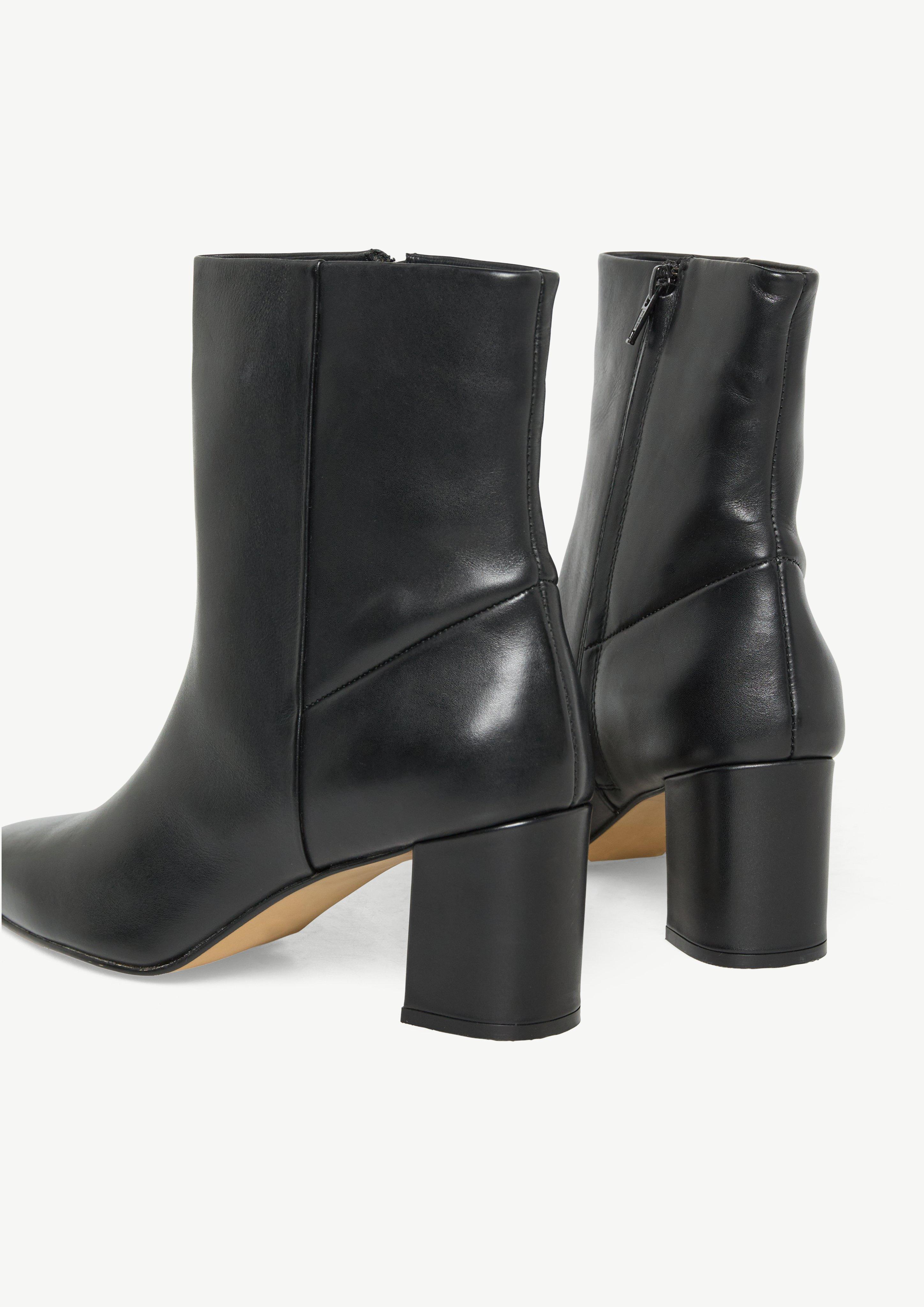 Boots in 9999 & 8024