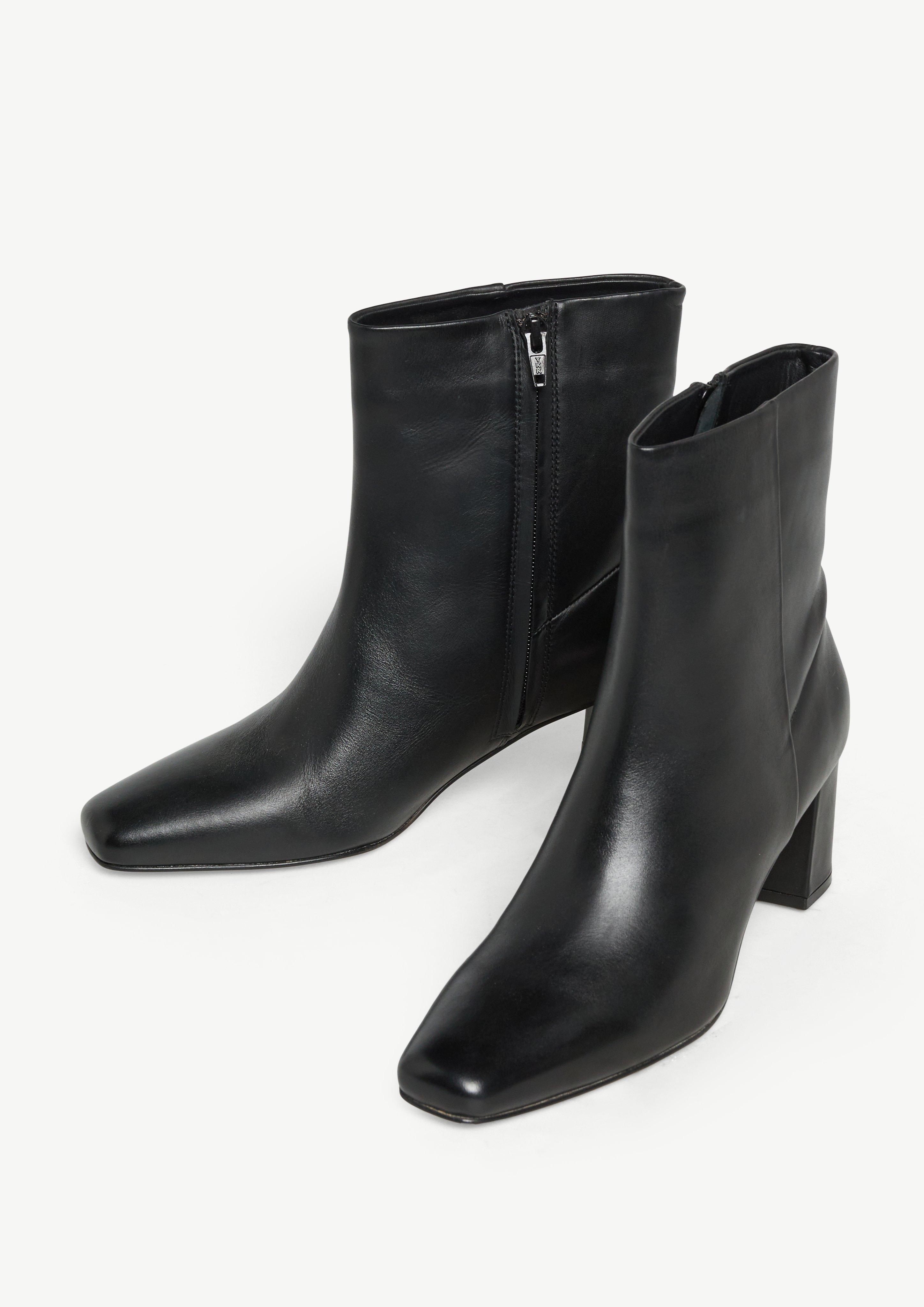 Boots in 9999 & 8024