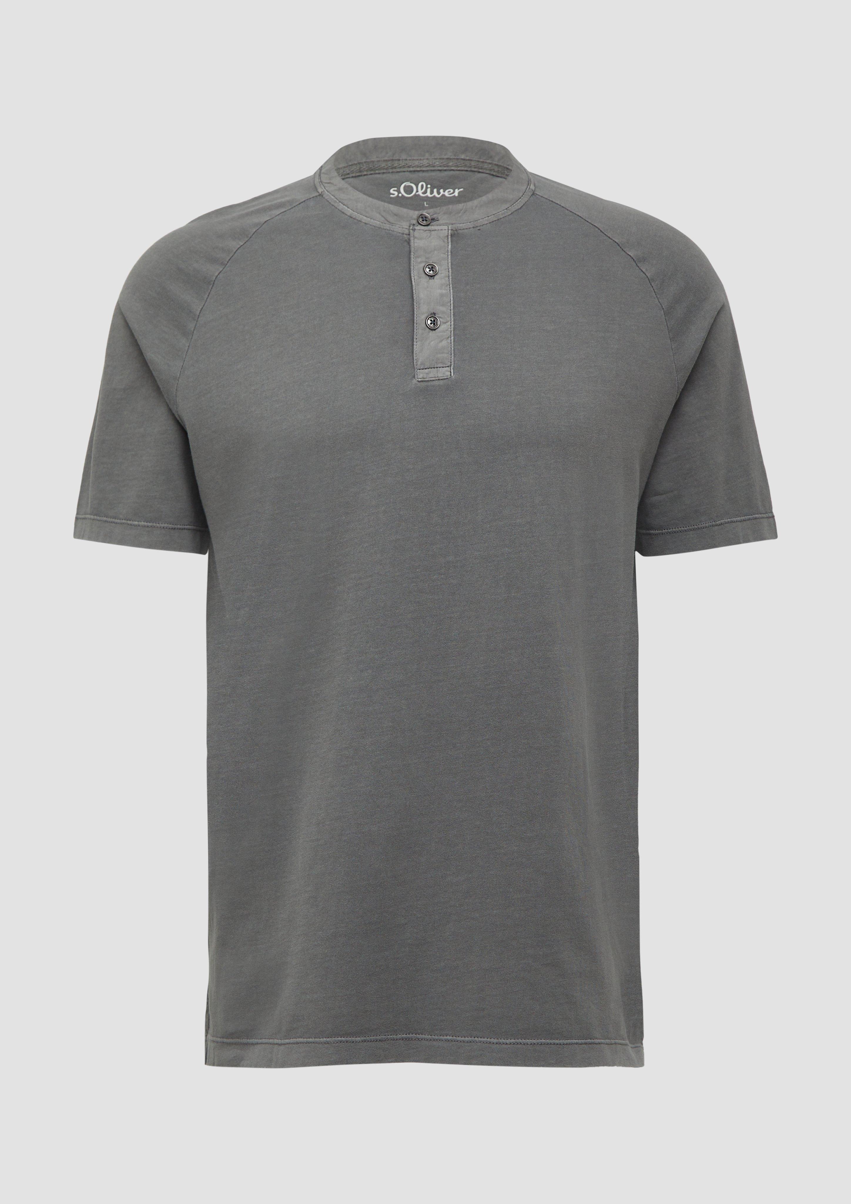 s.Oliver - Henley-T-Shirt mit Raglanärmeln und Garment Dye, Herren, grau