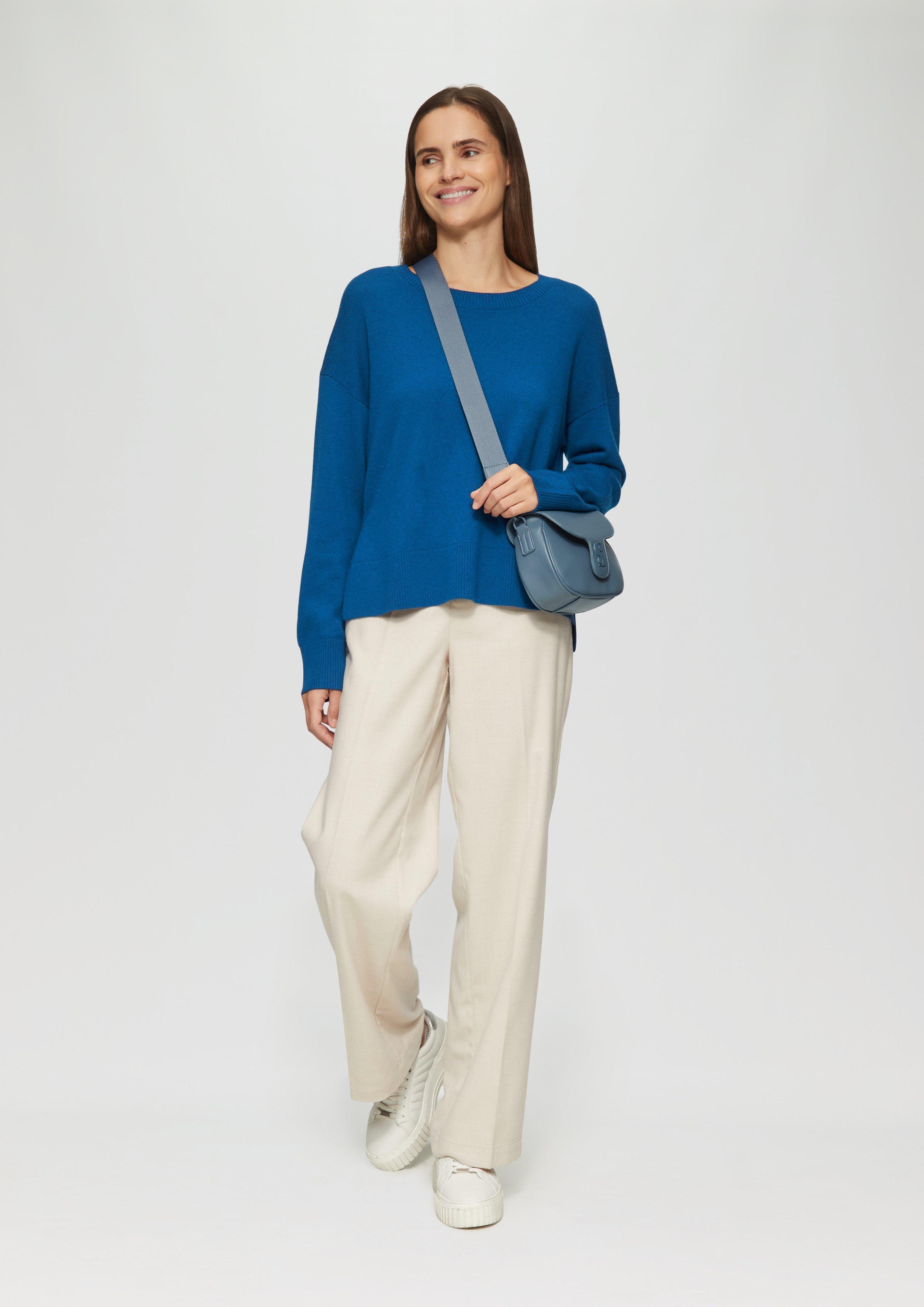 Knitted jumper in a cashmere blend with side slits - ocean Knitted jumper in a cashmere blend with side slits - ocean
