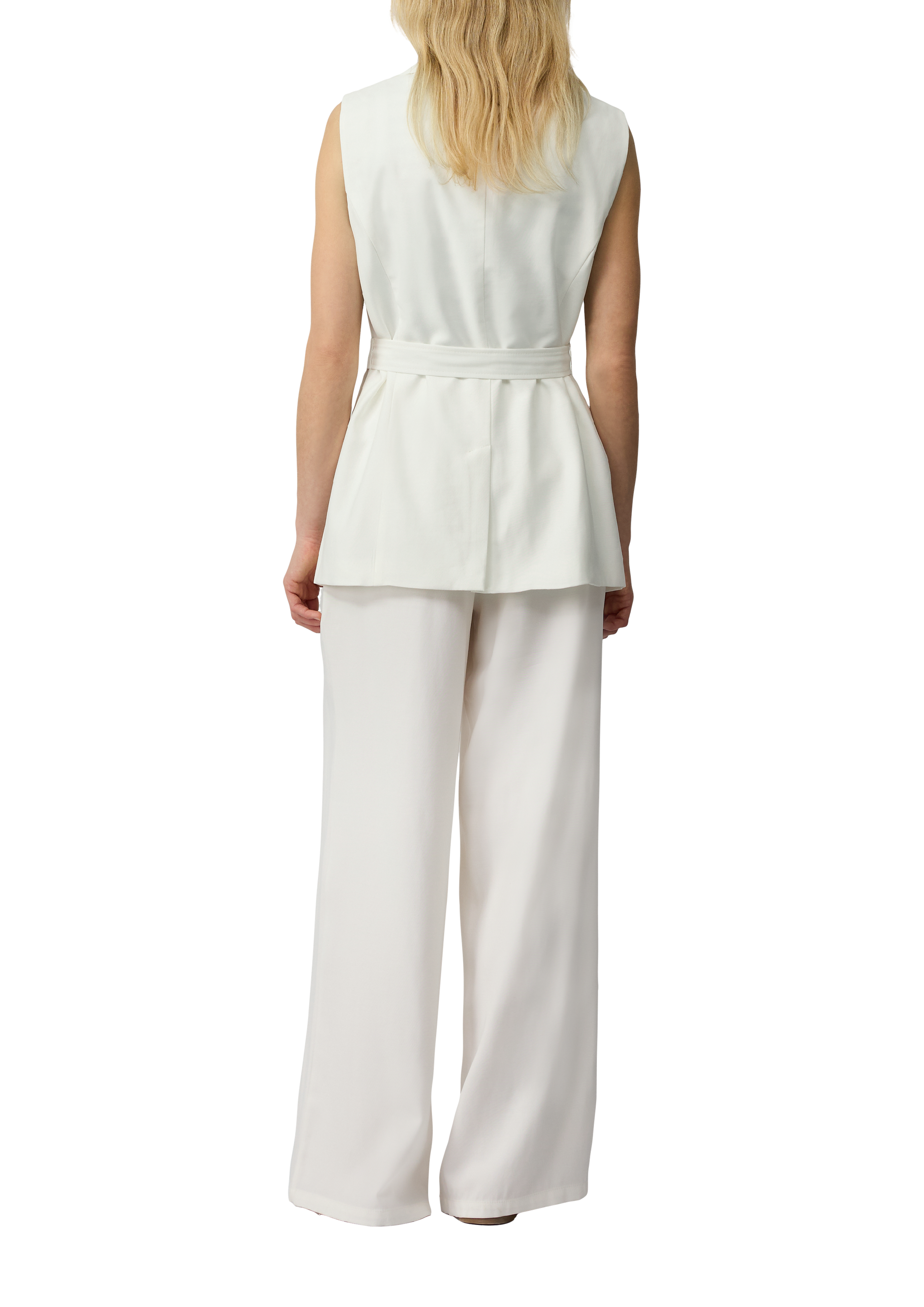 Thumbnail - Indoor-Weste