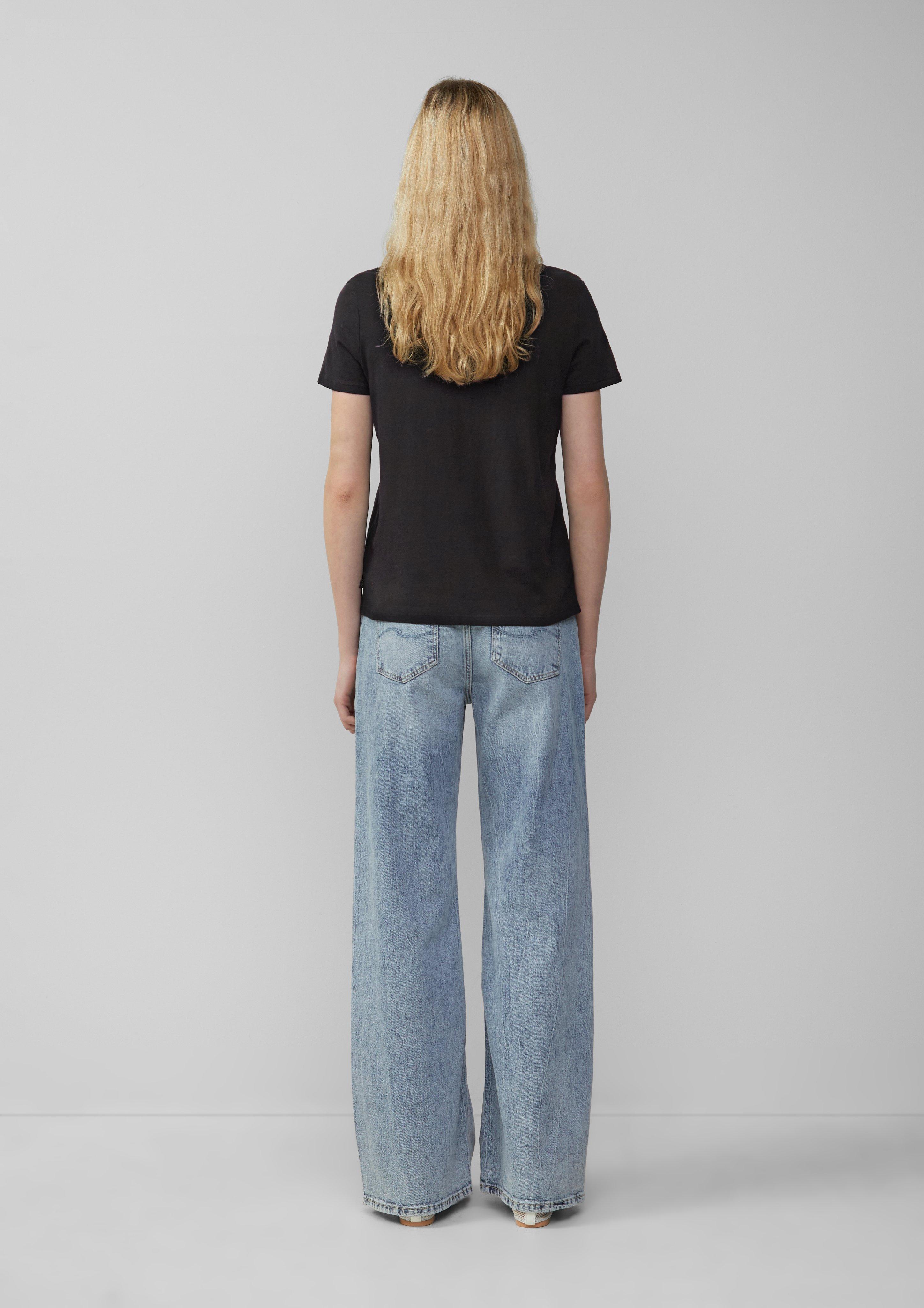 T-Shirt in 99D0, 31D1, 41D1 & 01D0