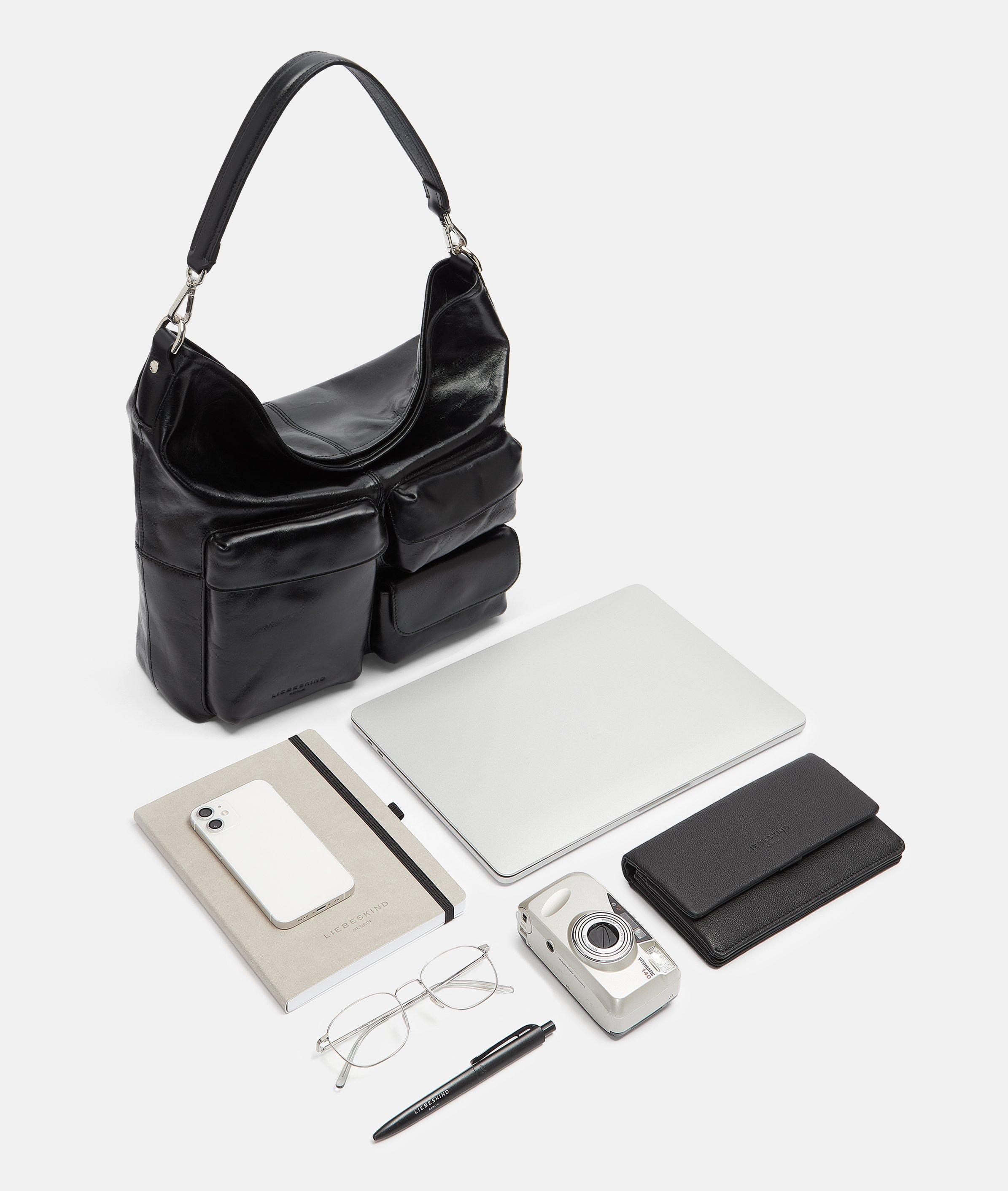 Damen Geräumige Hobo-Bag mit glossy Finish in olive von Liebeskind Berlin
