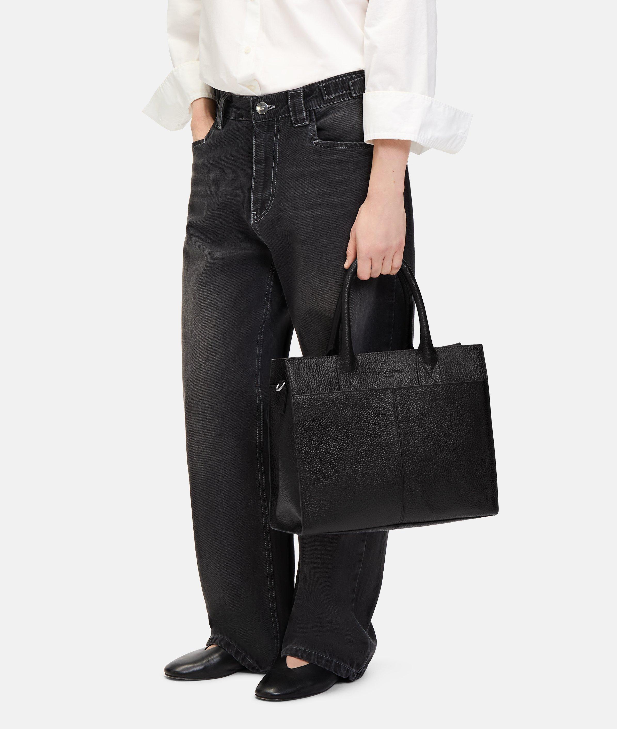 Satchel L in schwarz