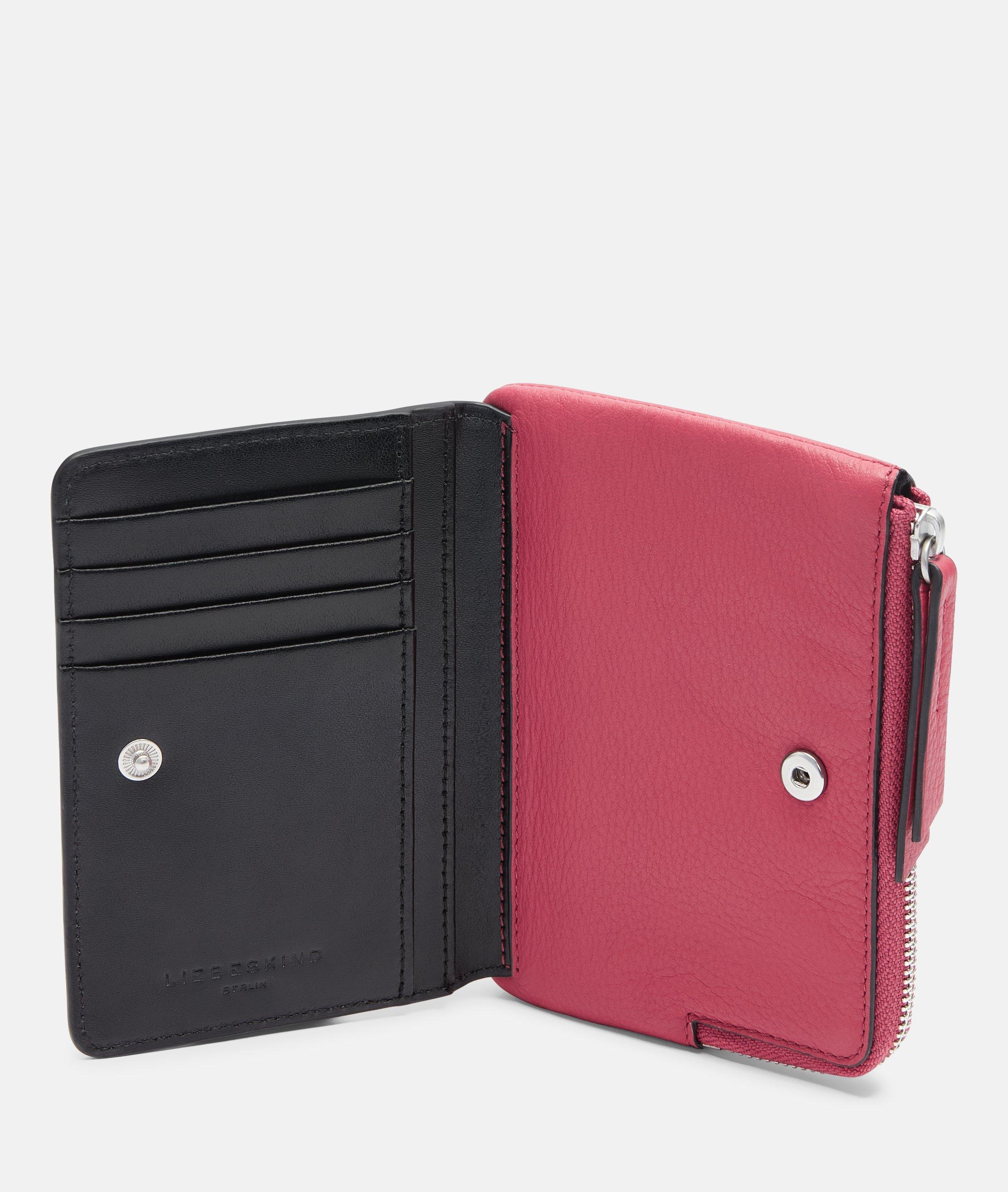 Smilla in roze, zwart, wit, blauw & bruin