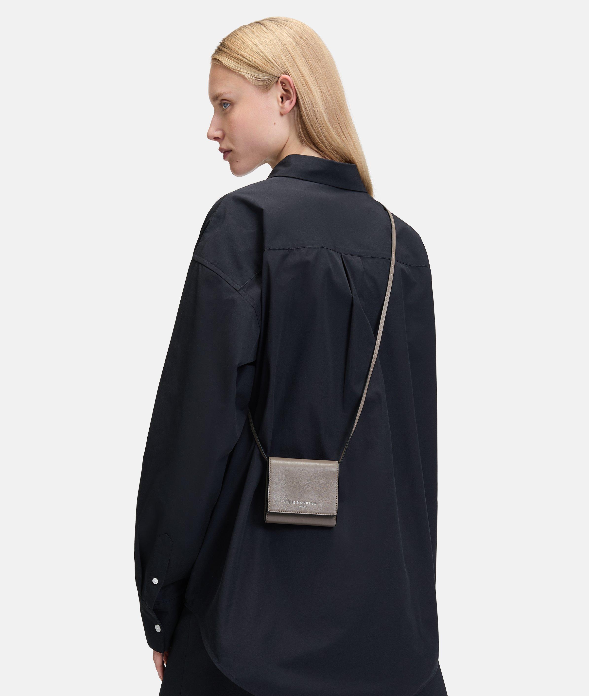 Ada in grijs, blauw, bruin, crème, rood, beige, roze & zwart