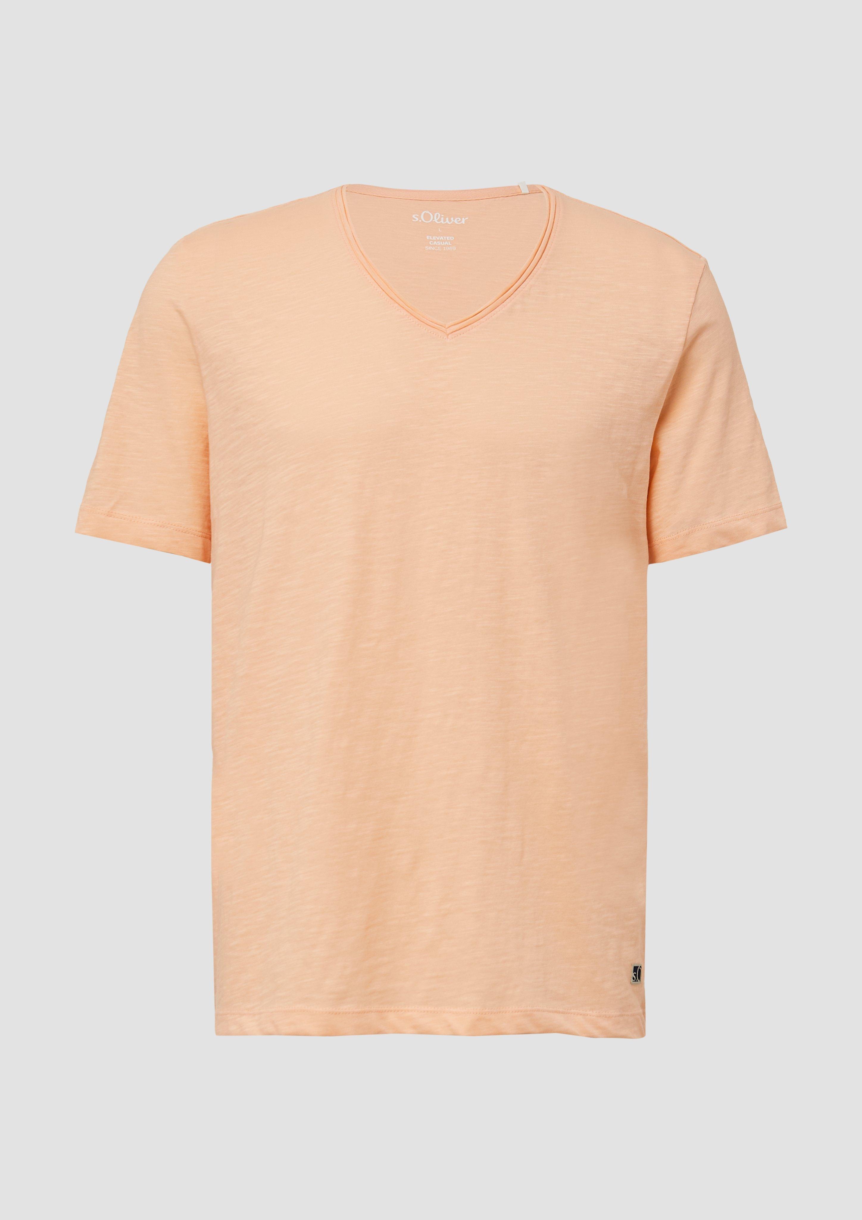 s.Oliver - Luftiges T-Shirt mit V-Ausschnitt und Flammgarnstruktur, Herren, Orange