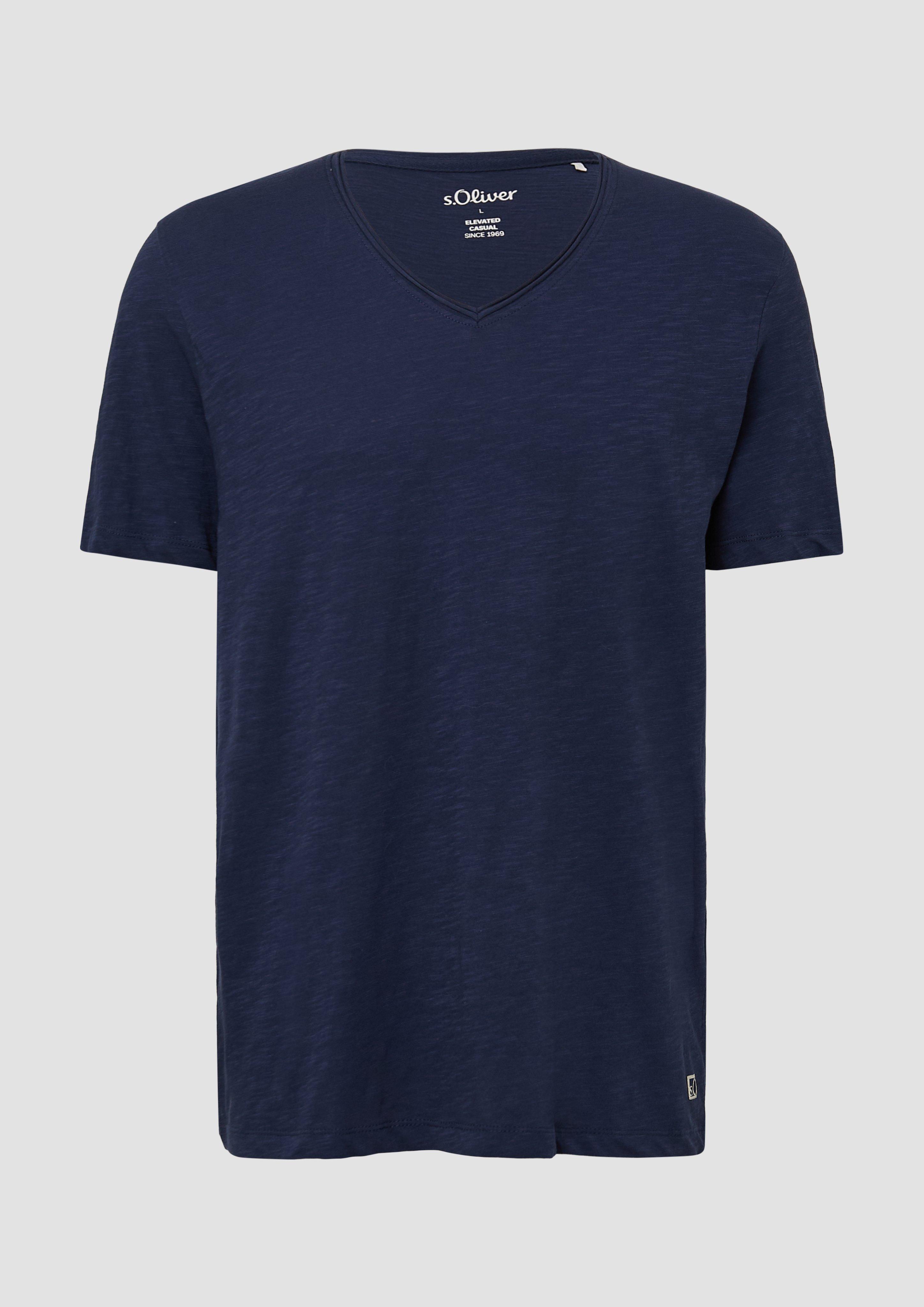 s.Oliver - Luftiges T-Shirt mit V-Ausschnitt und Flammgarnstruktur, Herren, blau