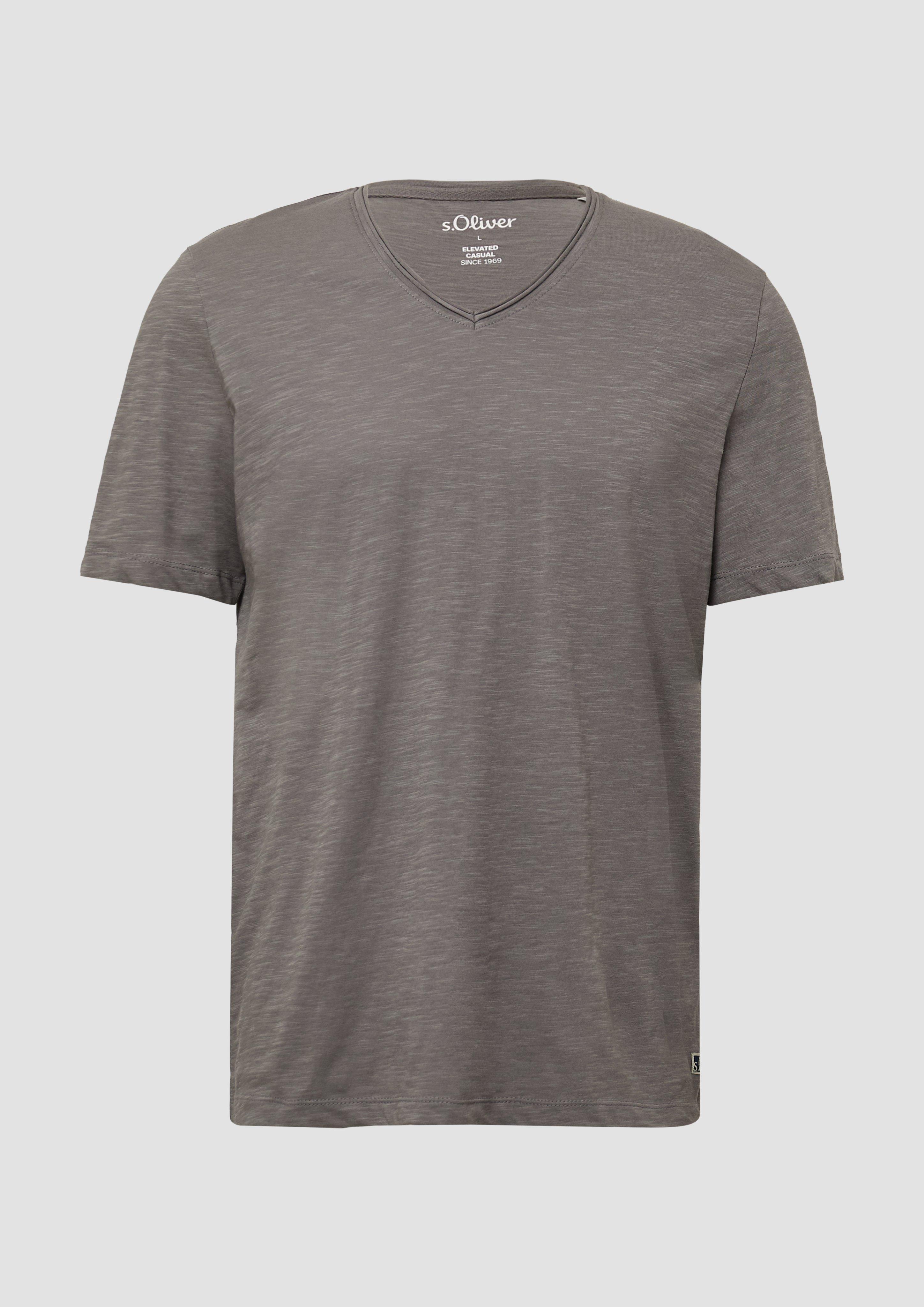 s.Oliver - Luftiges T-Shirt mit V-Ausschnitt und Flammgarnstruktur, Herren, grau