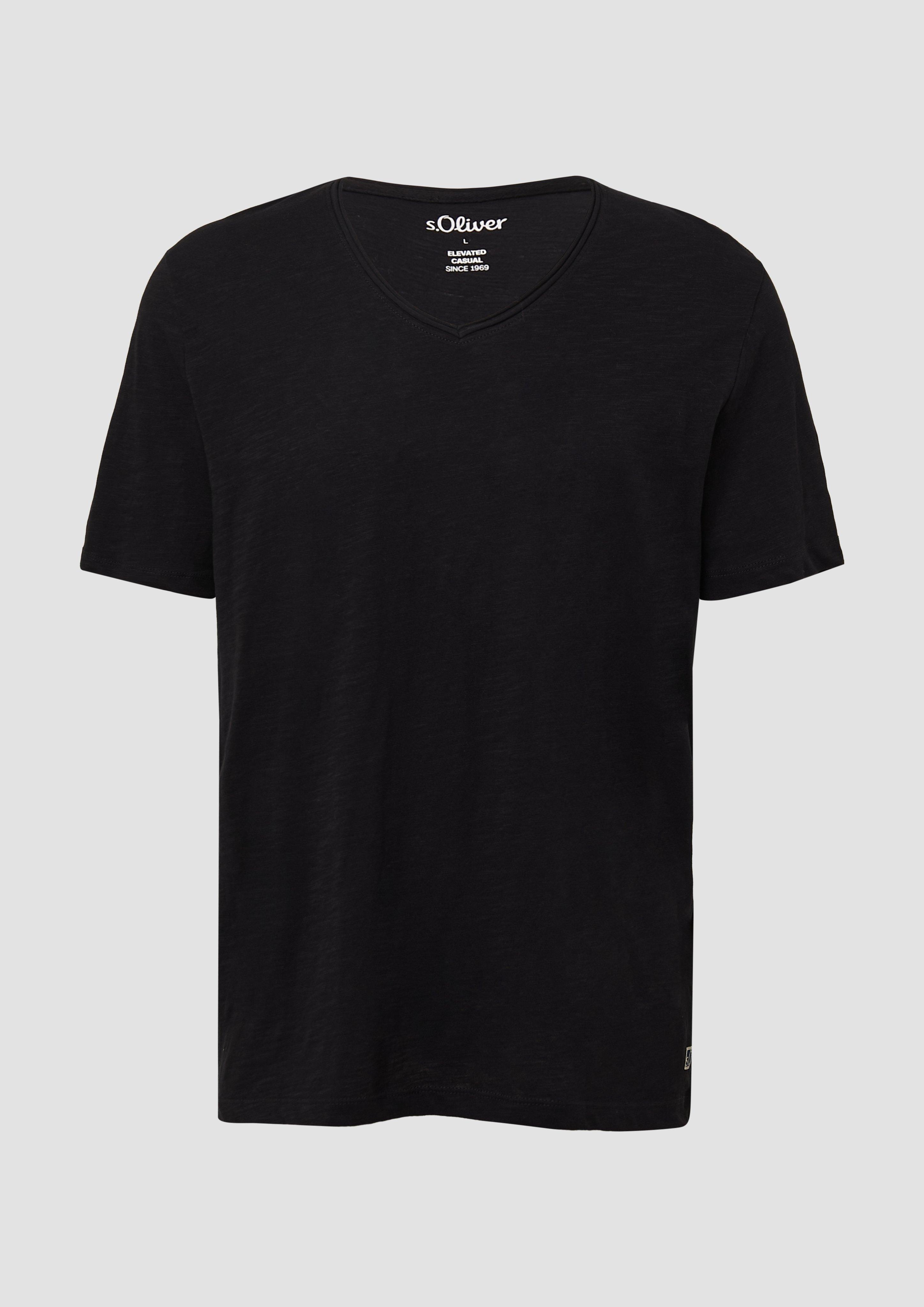 s.Oliver - Luftiges T-Shirt mit V-Ausschnitt und Flammgarnstruktur, Herren, schwarz