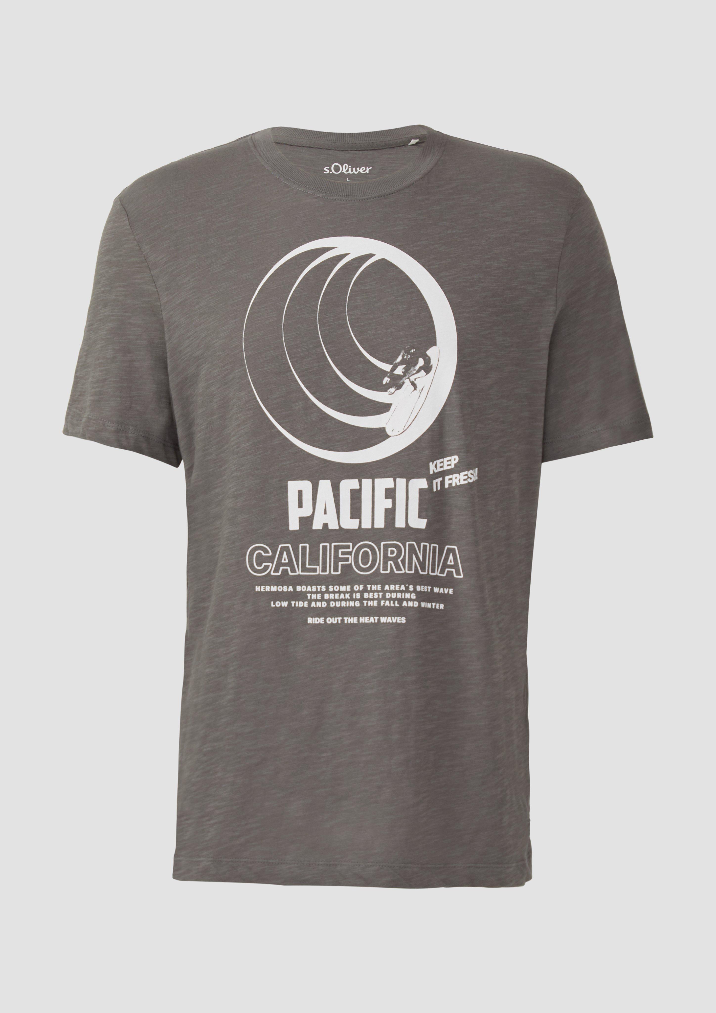 s.Oliver - Baumwoll-T-Shirt mit Frontprint und Flammgarnstruktur, Herren, grau
