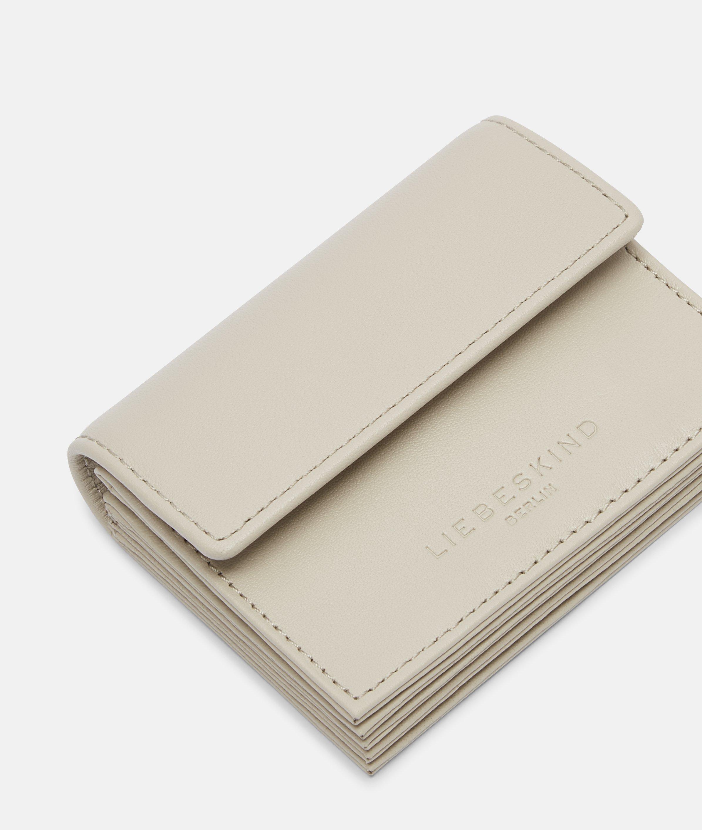 Akkordeon in crème, bruin, grijs, beige, rood, zwart & blauw