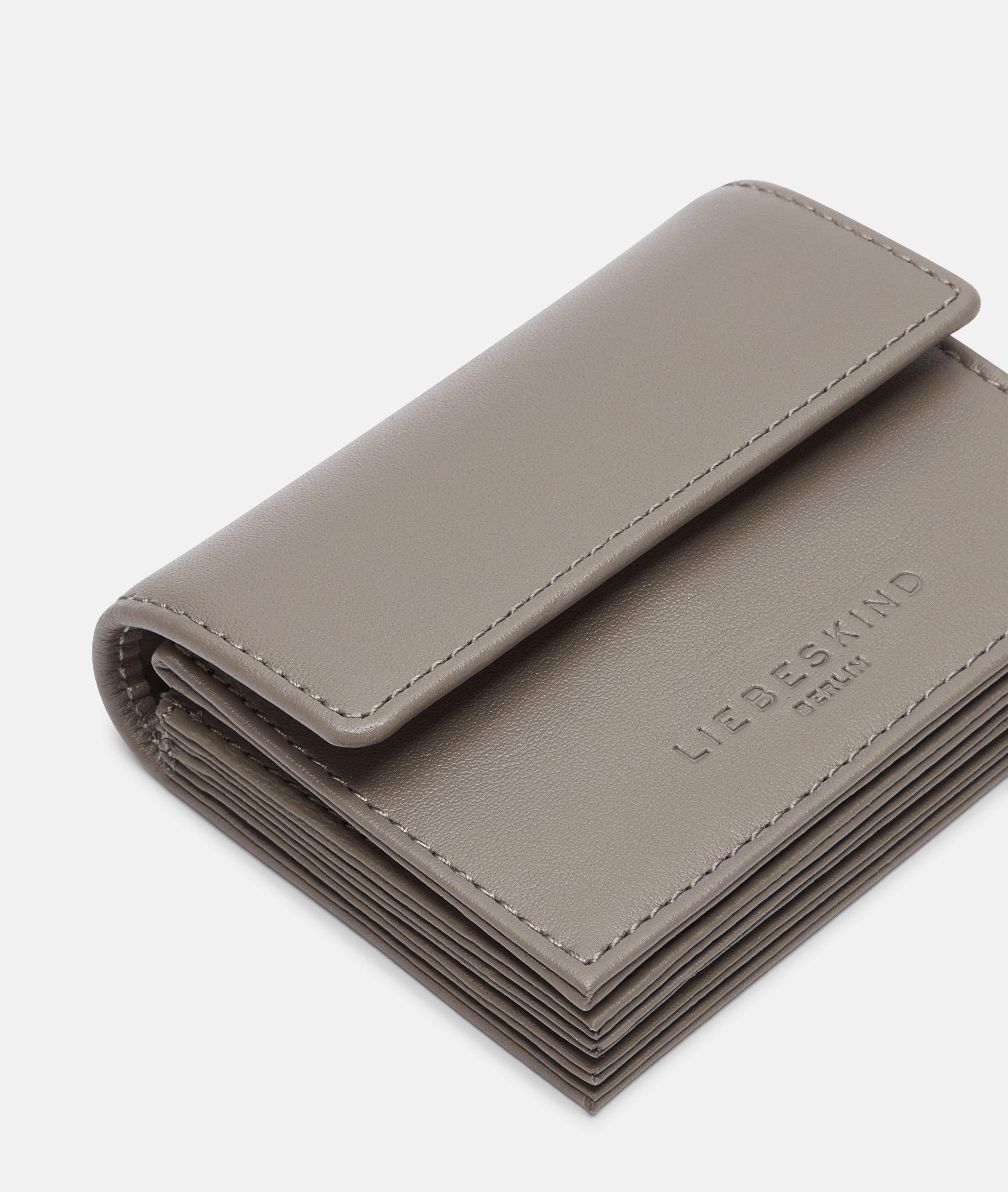 Akkordeon in grijs, bruin, crème, beige, rood, zwart & blauw