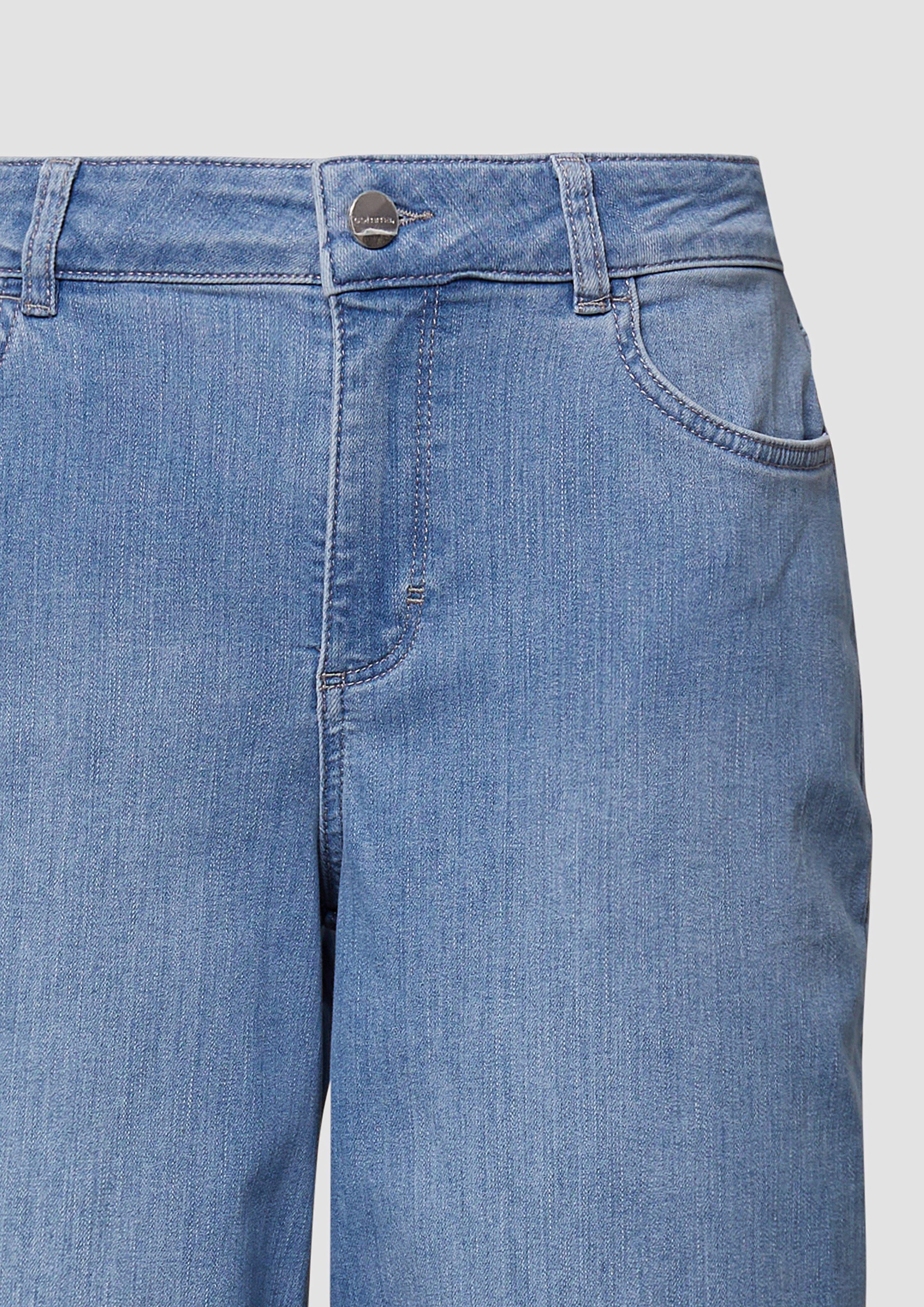 Denim culottes in a loose fit with embroidery at the hem