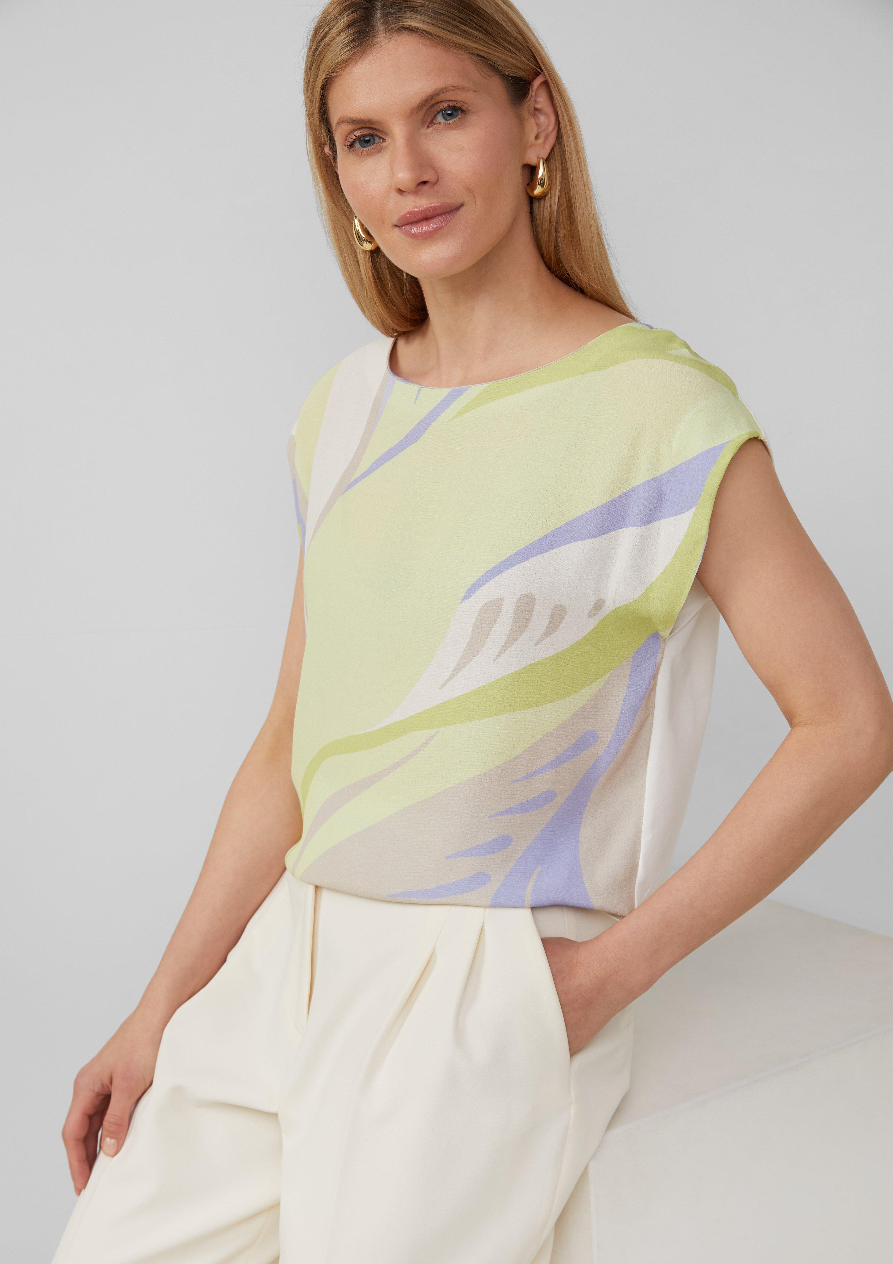 T-Shirt in 02D4 & 80A1