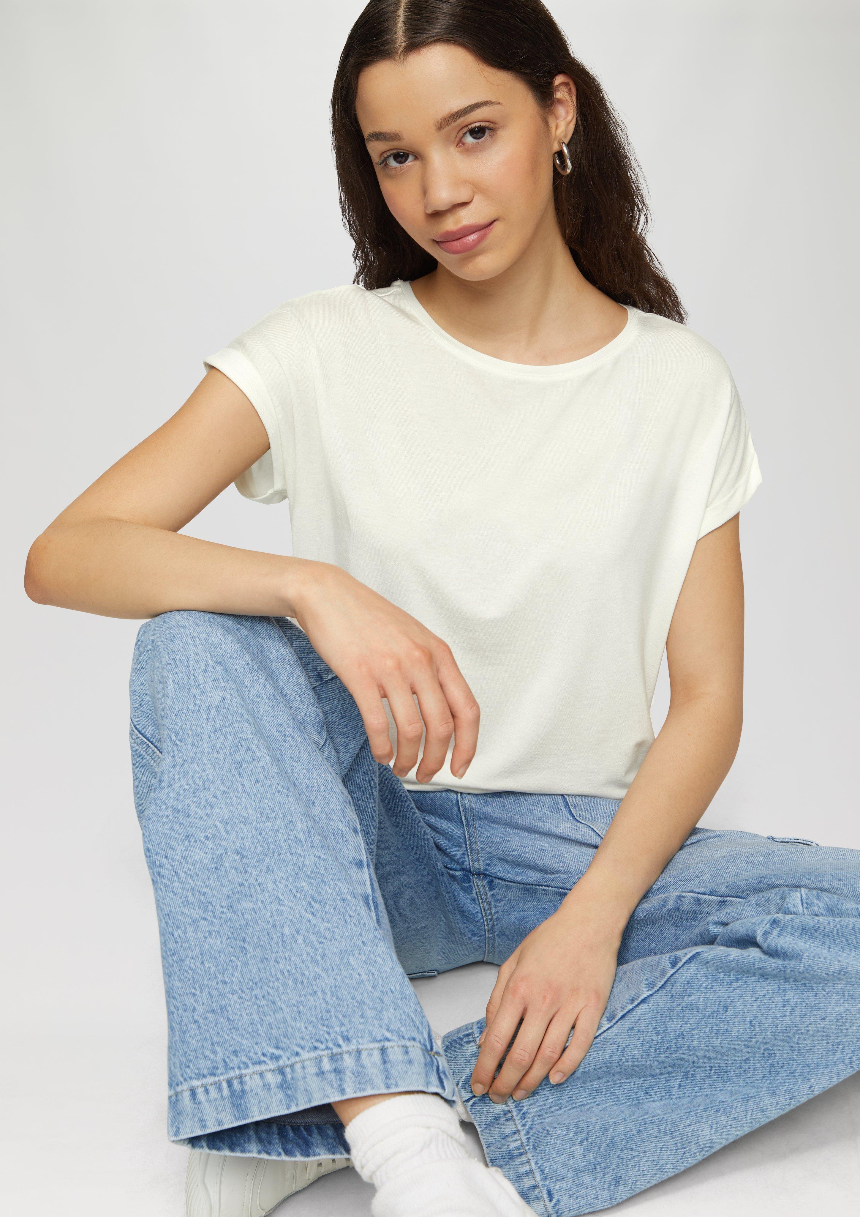 T-shirt in 0200, 50G0, 99G0, 9999, 7854, 02G0, 7217, 3455, 9400, 3900, 6215 & 5832