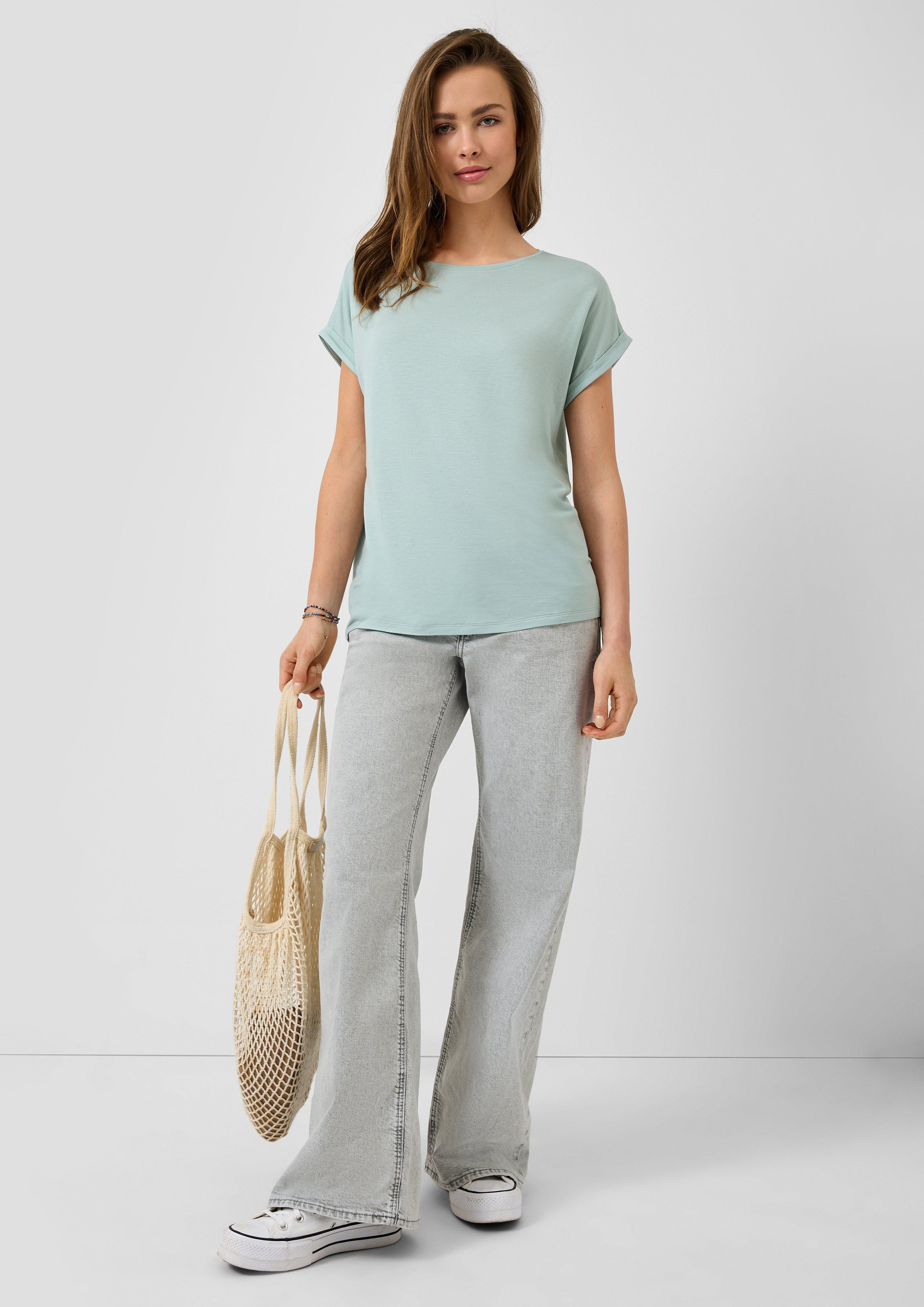 T-shirt in 5820, 50G0, 99G0, 9999, 7854, 02G0, 7217, 3455, 9400, 0200, 3900, 6215 & 5832